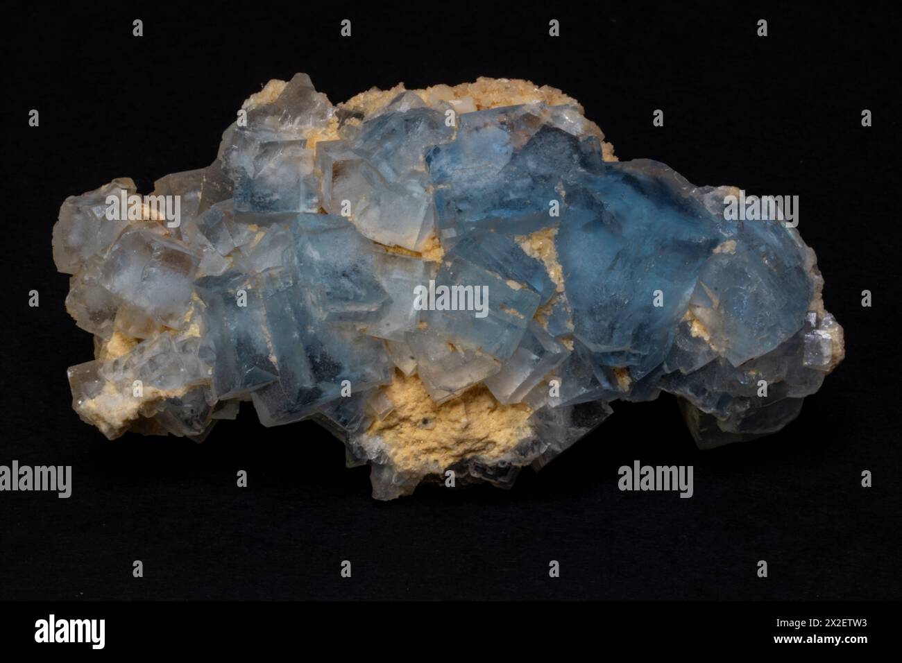 Gros plan sur un échantillon minéral de cristaux de fluorite Banque D'Images