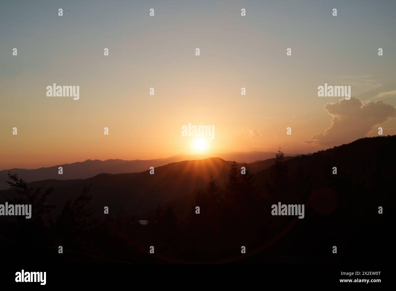 Paysage de montagne à Foce Carpinelli, province de Lucques, Toscane, Italie. Coucher de soleil Banque D'Images