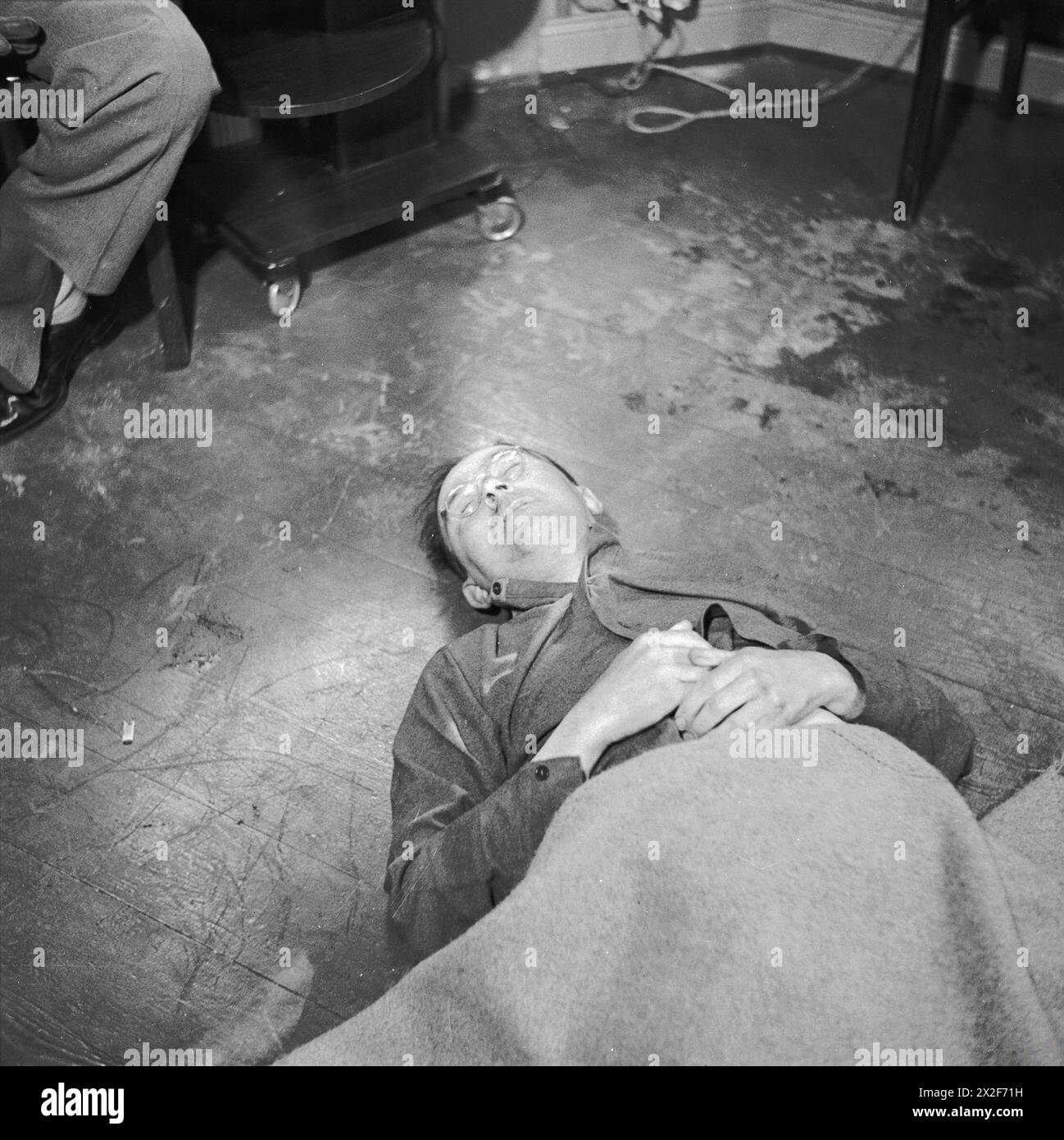 Le corps de Heinrich Himmler, chef SS nazi, repose au QG de la 2e armée britannique après son suicide le 24 mai 1945. Banque D'Images