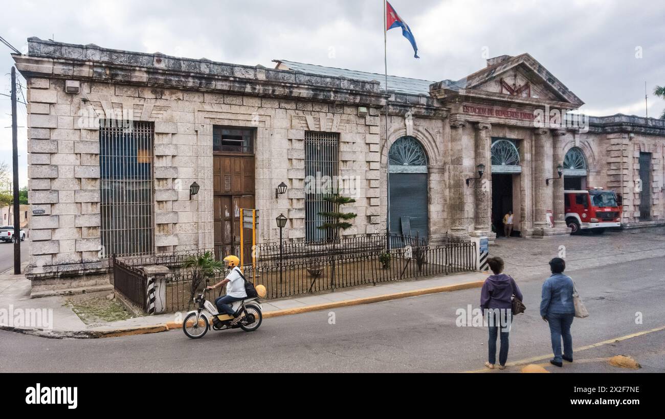 Bâtiment colonial à façade en pierre, caserne de pompiers à Matanzas, Cuba Banque D'Images