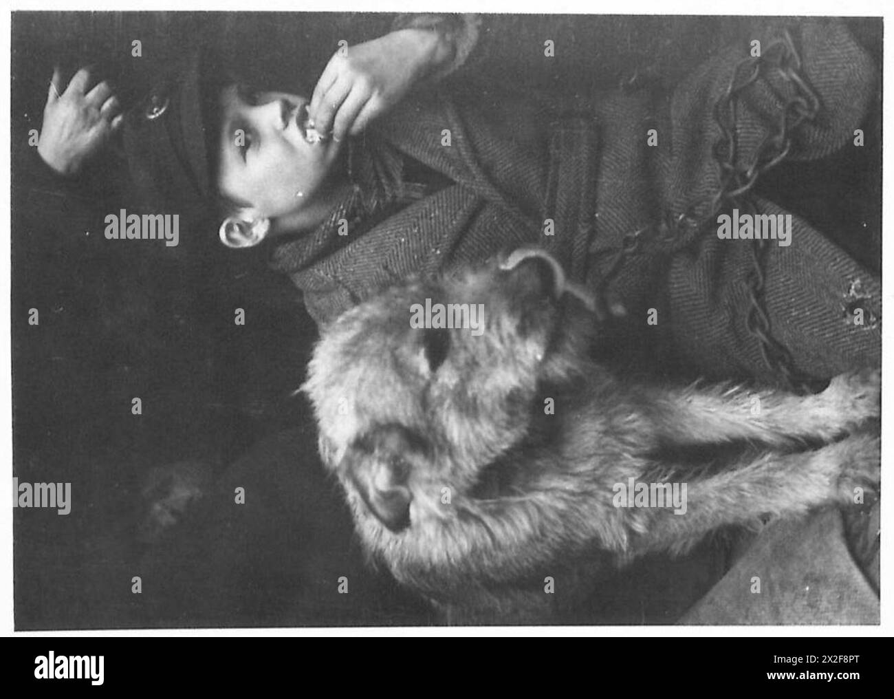 Les officiers du 21e groupe d'armées de l'armée britannique mènent des études de caractère et des interactions avec les civils allemands pendant les opérations du gouvernement militaire. Banque D'Images