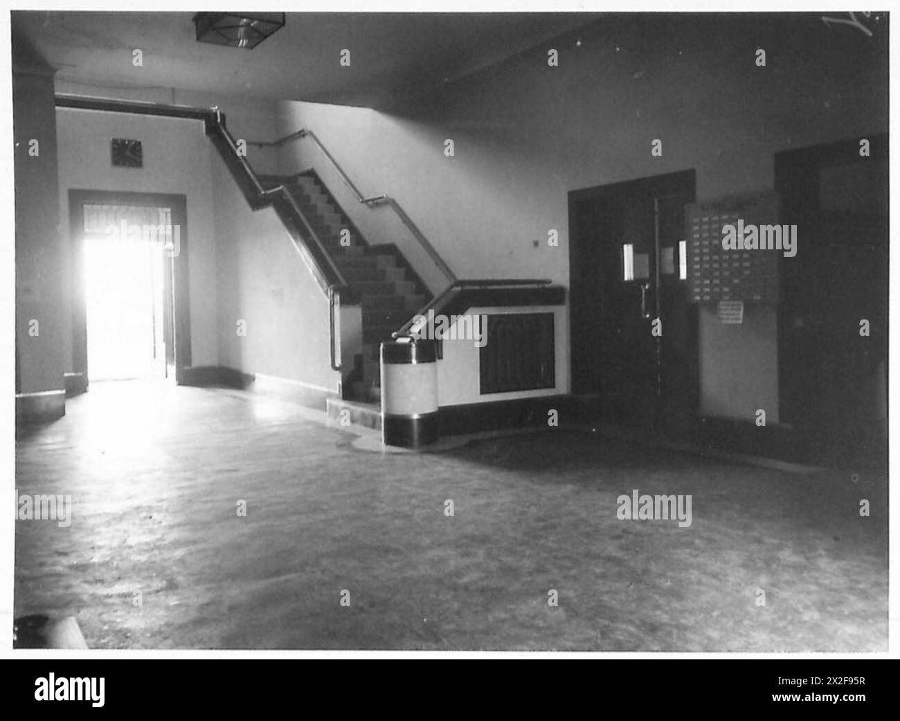 Photographie de la salle du mess des officiers de Larkhill, montrant la salle à manger et l'espace social utilisé par les officiers de l'armée britannique. Banque D'Images