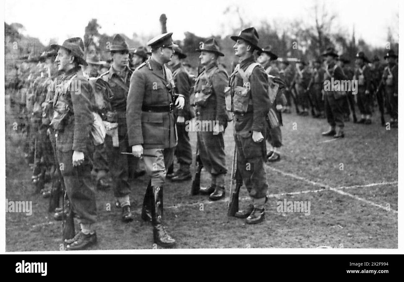 Le duc de Gloucester inspecte un bataillon d'infanterie néo-zélandais à Camberley, dans l'armée britannique. Banque D'Images