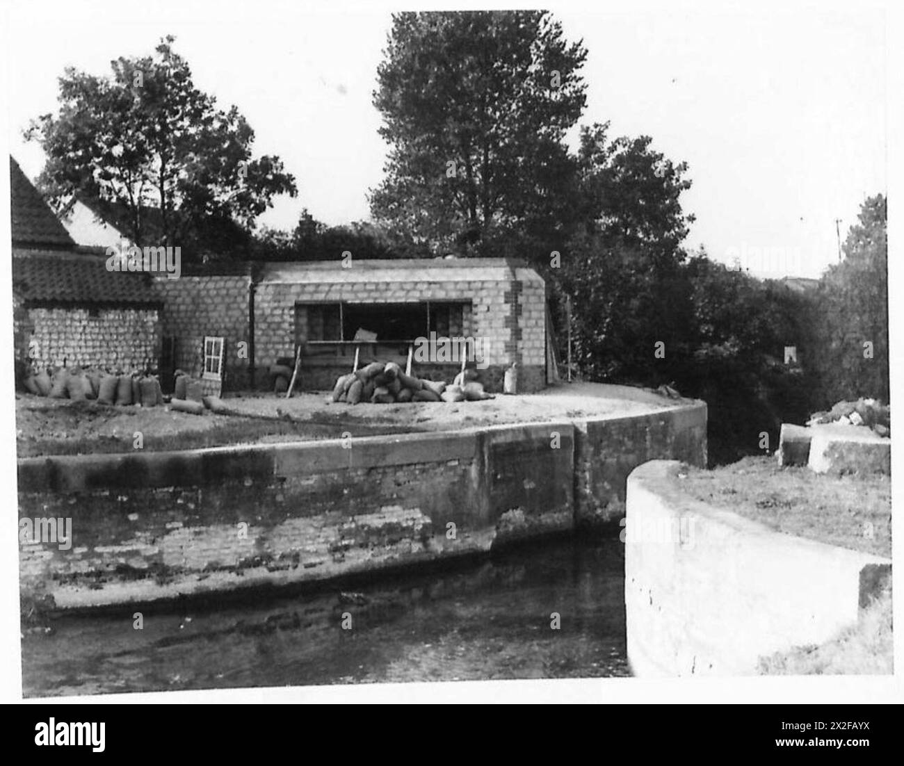 L'homme du personnel du 2e corps camouflait les points forts lors des opérations défensives. Banque D'Images