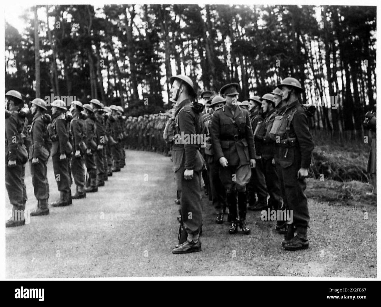 Le duc de Gloucester inspecte un régiment de campagne de l'infanterie néo-zélandaise à Moor Park, Runfold, dans le cadre des opérations de l'armée britannique. Banque D'Images