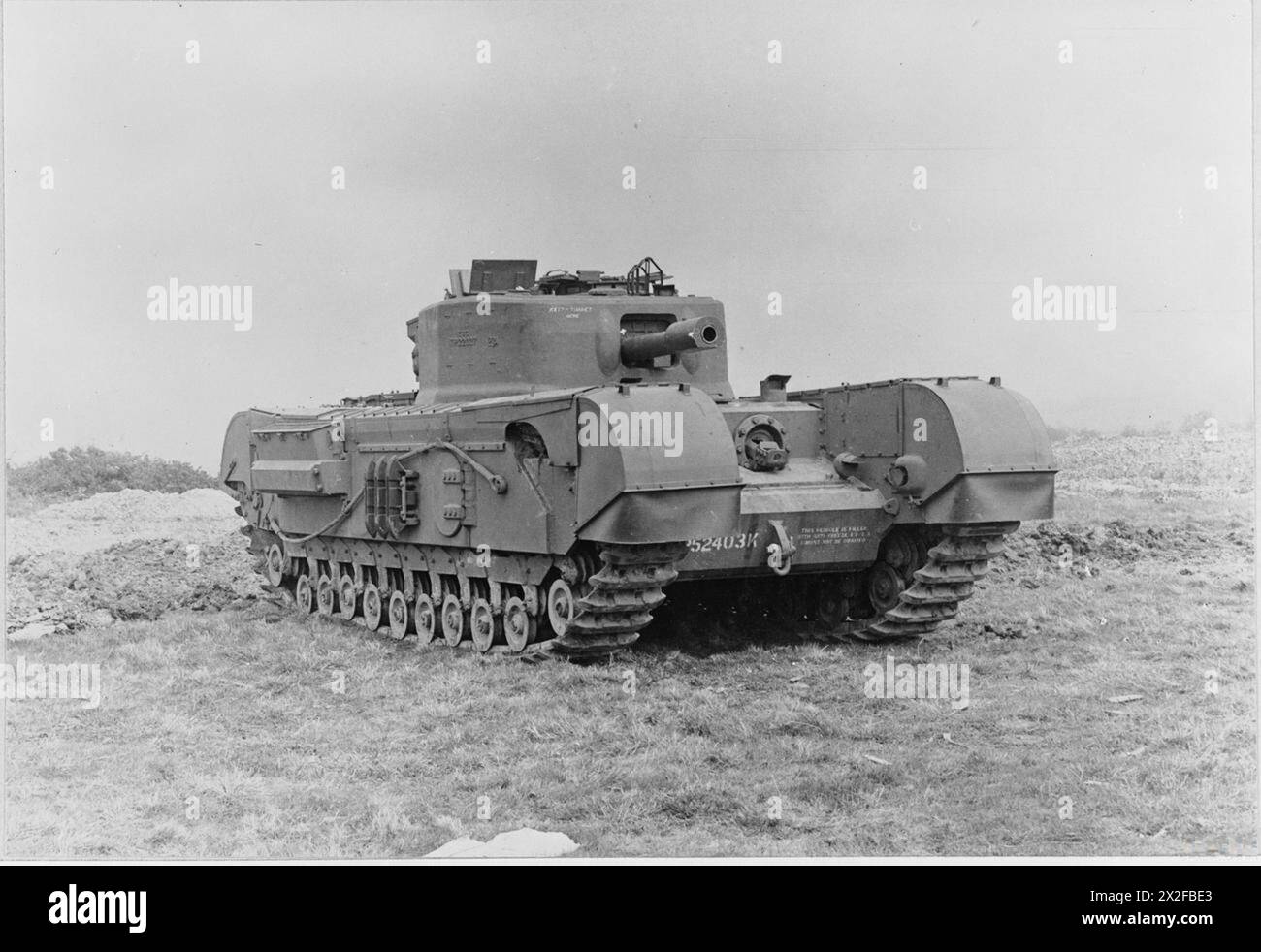 CHARS ET AFVS DE L'ARMÉE BRITANNIQUE 1939-45 - char d'infanterie Mk IV Churchill VIII (A22) Un négatif noir et blanc, British Army Banque D'Images