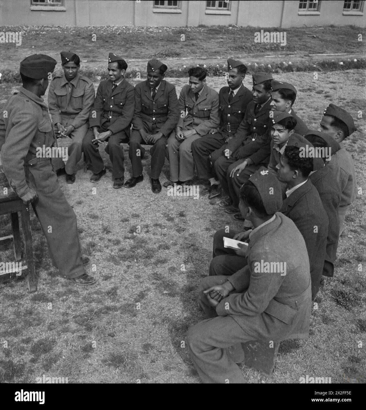 Photographies de Cecil Beaton prises en Inde, en Birmanie et en Chine entre décembre 1943 et août 1944, documentant les gens, les paysages et les activités de ses voyages. Banque D'Images
