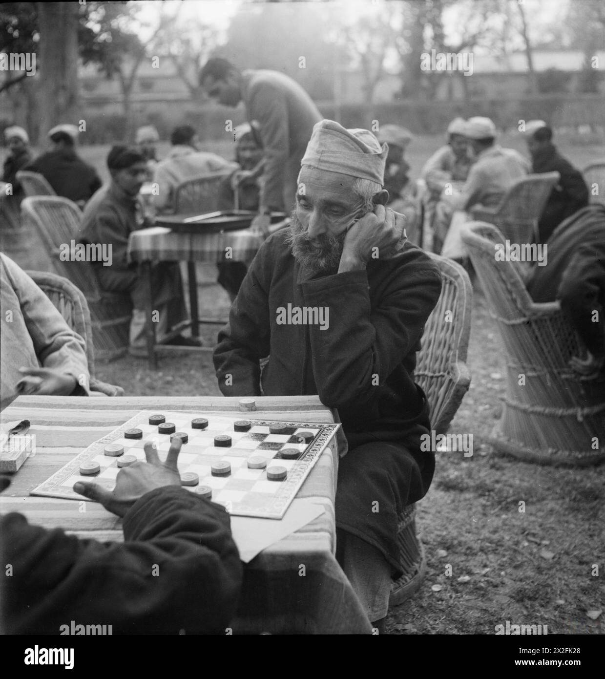 Cecil Beaton documente la vie en temps de guerre, les scènes sociales et les monuments culturels en Inde, en Birmanie et en Chine de décembre 1943 à août 1944. Banque D'Images