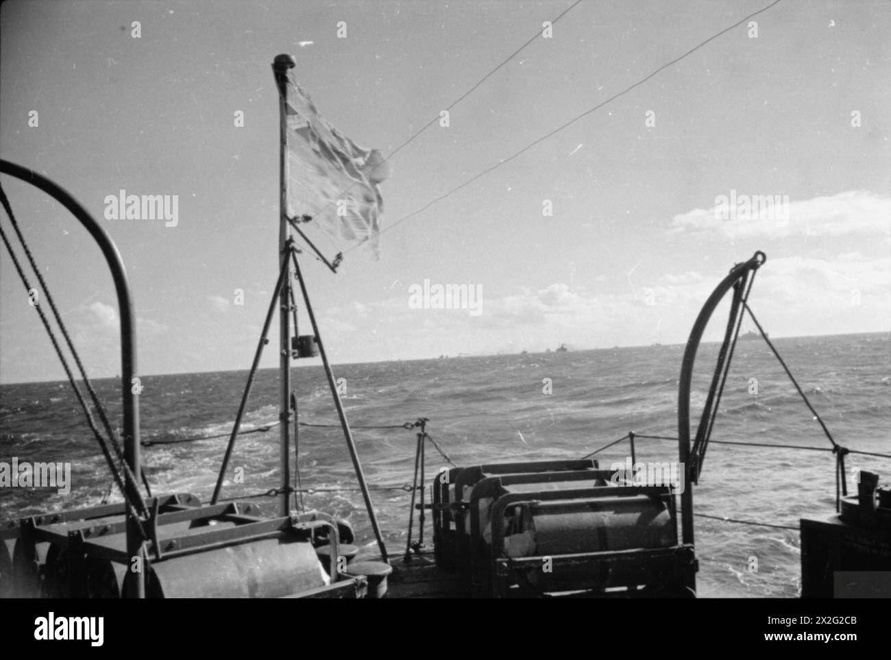 CONVOI DE LA CÔTE EST. OCTOBRE 1940, À BORD DU HMS WESTMINSTER, NAVIRE D'ESCORTE D'UN CONVOI DE SHEERNESS À ROSYTH. - Vue du convoi Banque D'Images