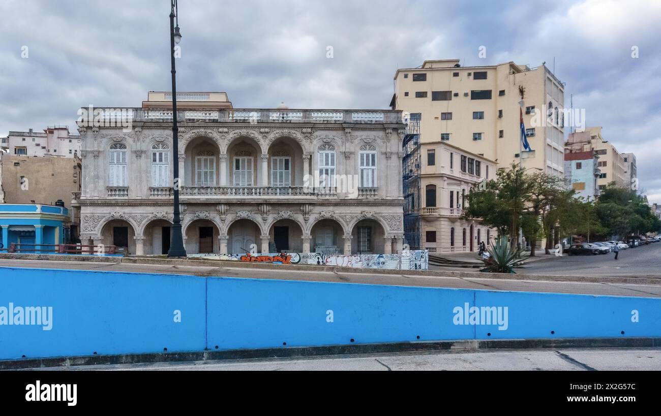 Façade altérée de vieux bâtiments Banque D'Images