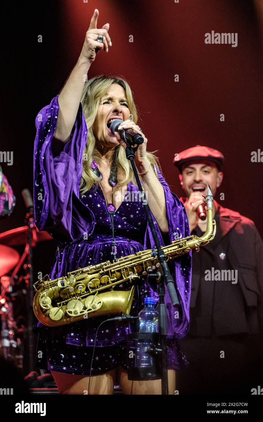 Berne, Suisse. 19 mars 2024. Le groupe hommage The Purple Jam donne un concert live à Bierhübeli à Berne. Le groupe est composé d’anciens membres du groupe Prince et rend hommage à l’héritage musical de Prince. Ici, la saxophoniste néerlandaise Candy Dulfer est vue en direct sur scène. (Crédit photo : Gonzales photo - Tilman Jentzsch). Banque D'Images