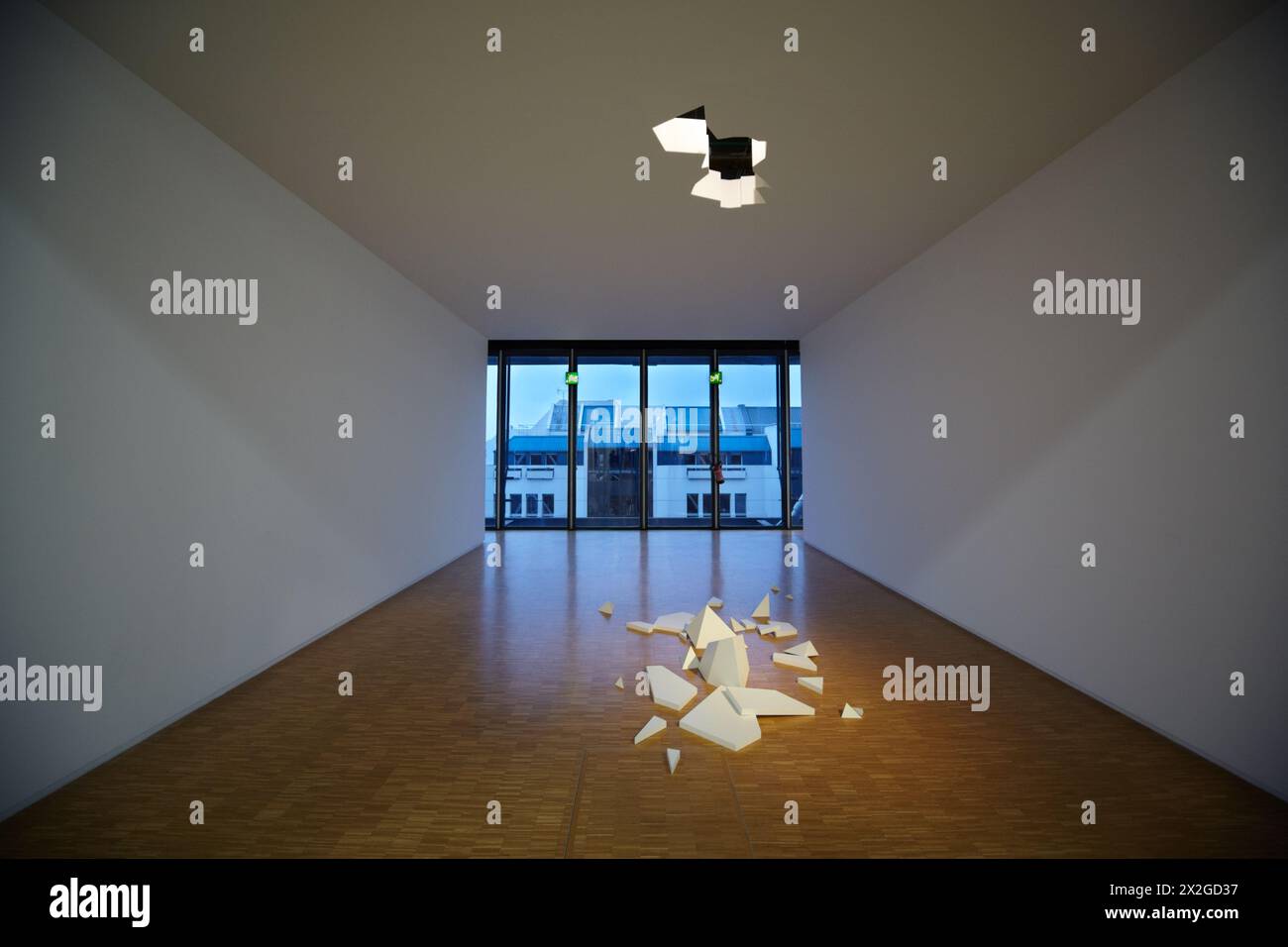 Plafond cassé. Composition artistique au Centre Pompidou. Banque D'Images