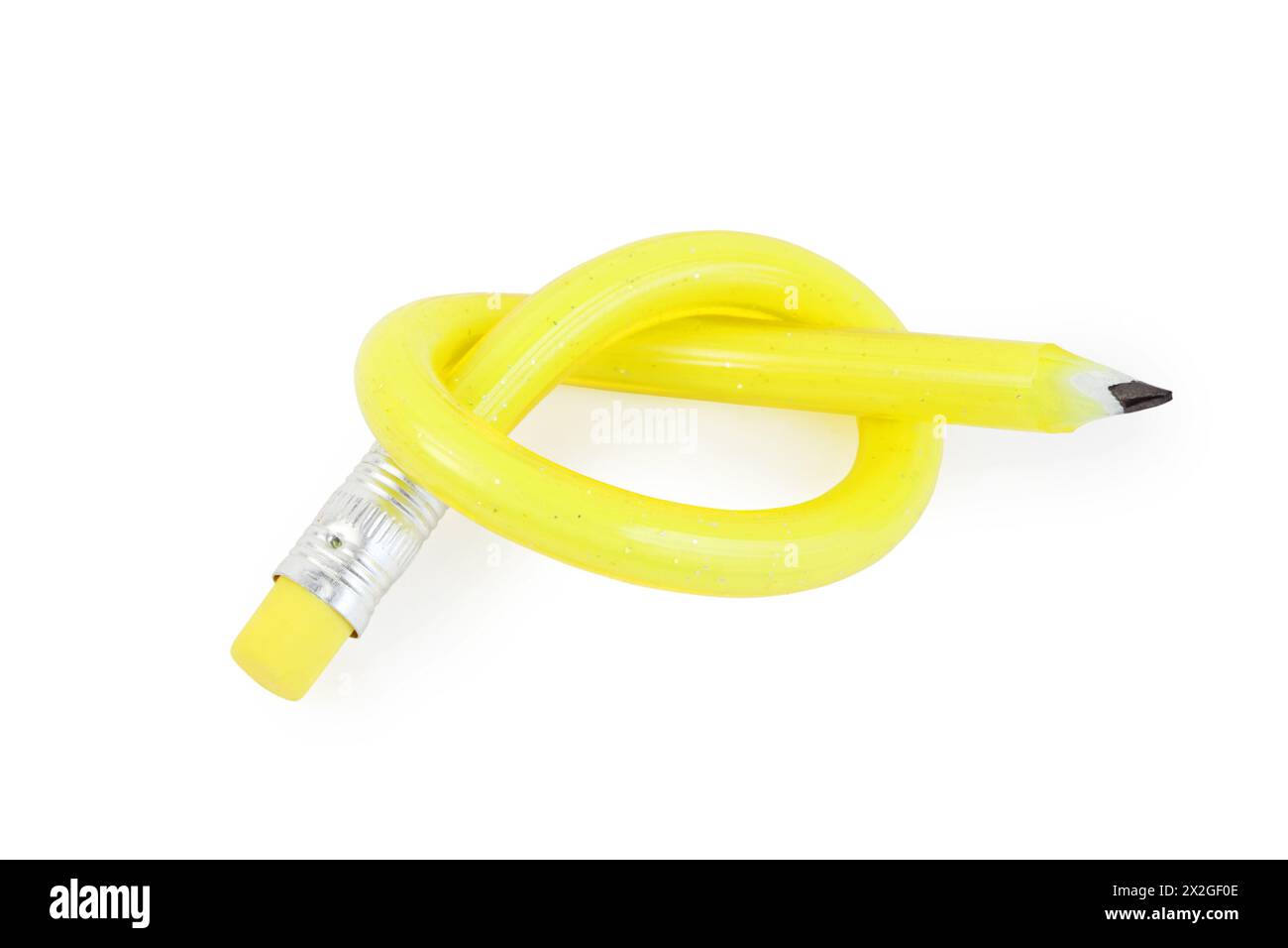 crayon jaune flexible avec des paillettes sur fond blanc, crayon noué noeud Banque D'Images