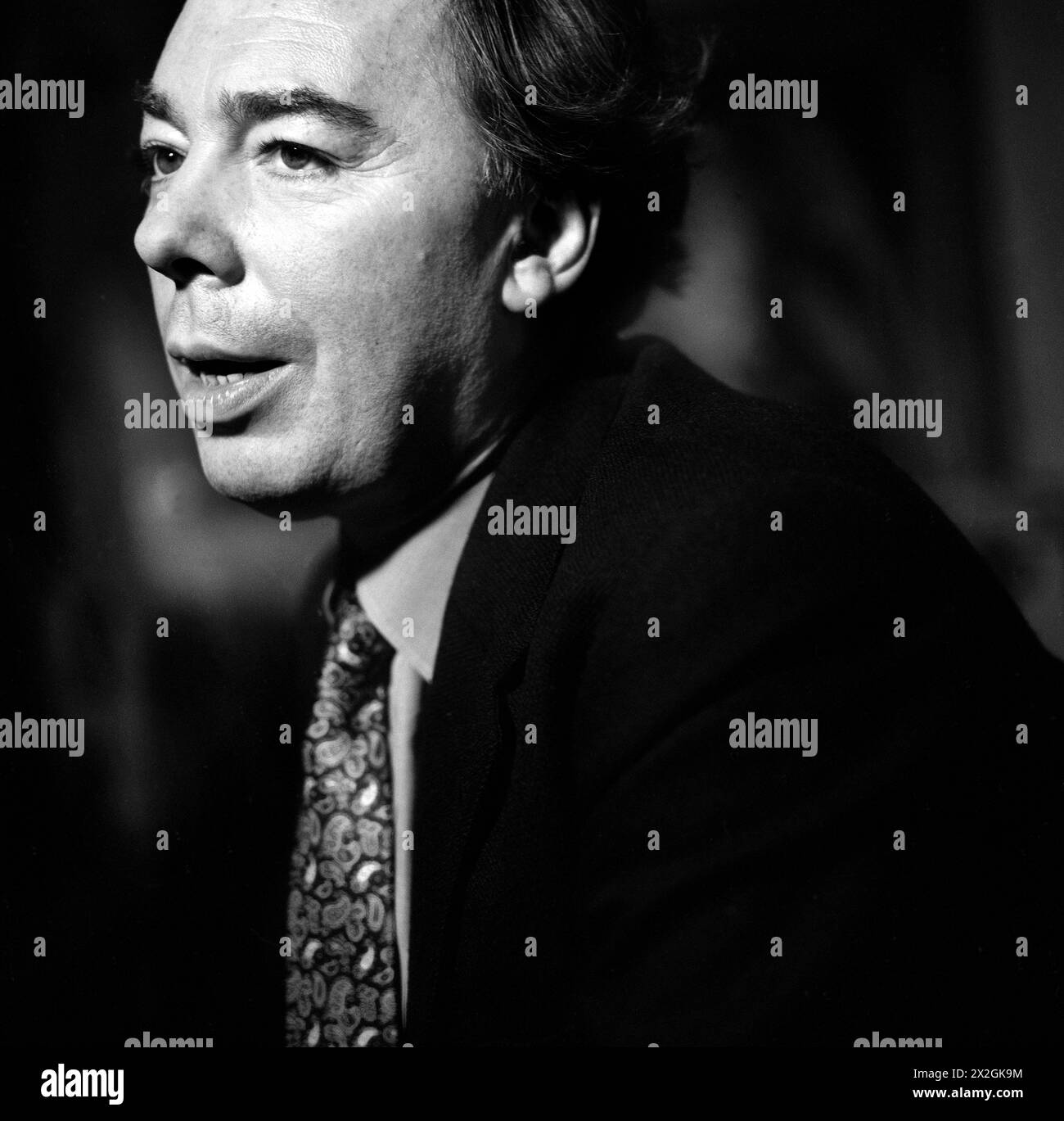 Portrait en noir et blanc d'Andrew Lloyd Webber chez lui à Mayfair, Londres, Royaume-Uni Banque D'Images