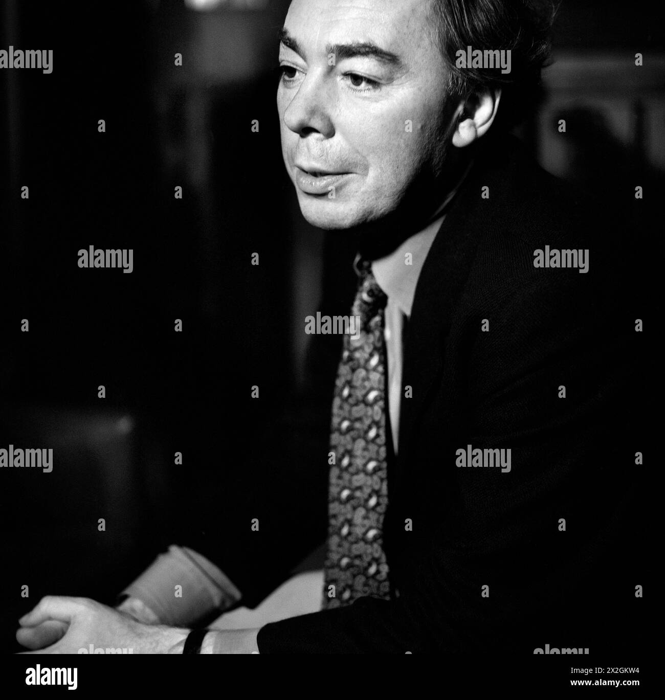 Portrait en noir et blanc d'Andrew Lloyd Webber chez lui à Mayfair, Londres, Royaume-Uni Banque D'Images