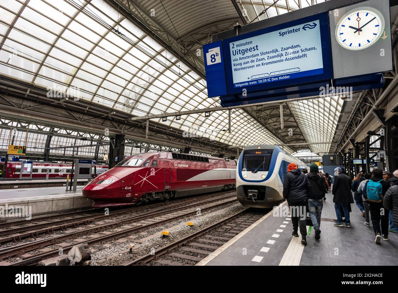 Train à la gare centrale, Amsterdam, pays-Bas Banque D'Images