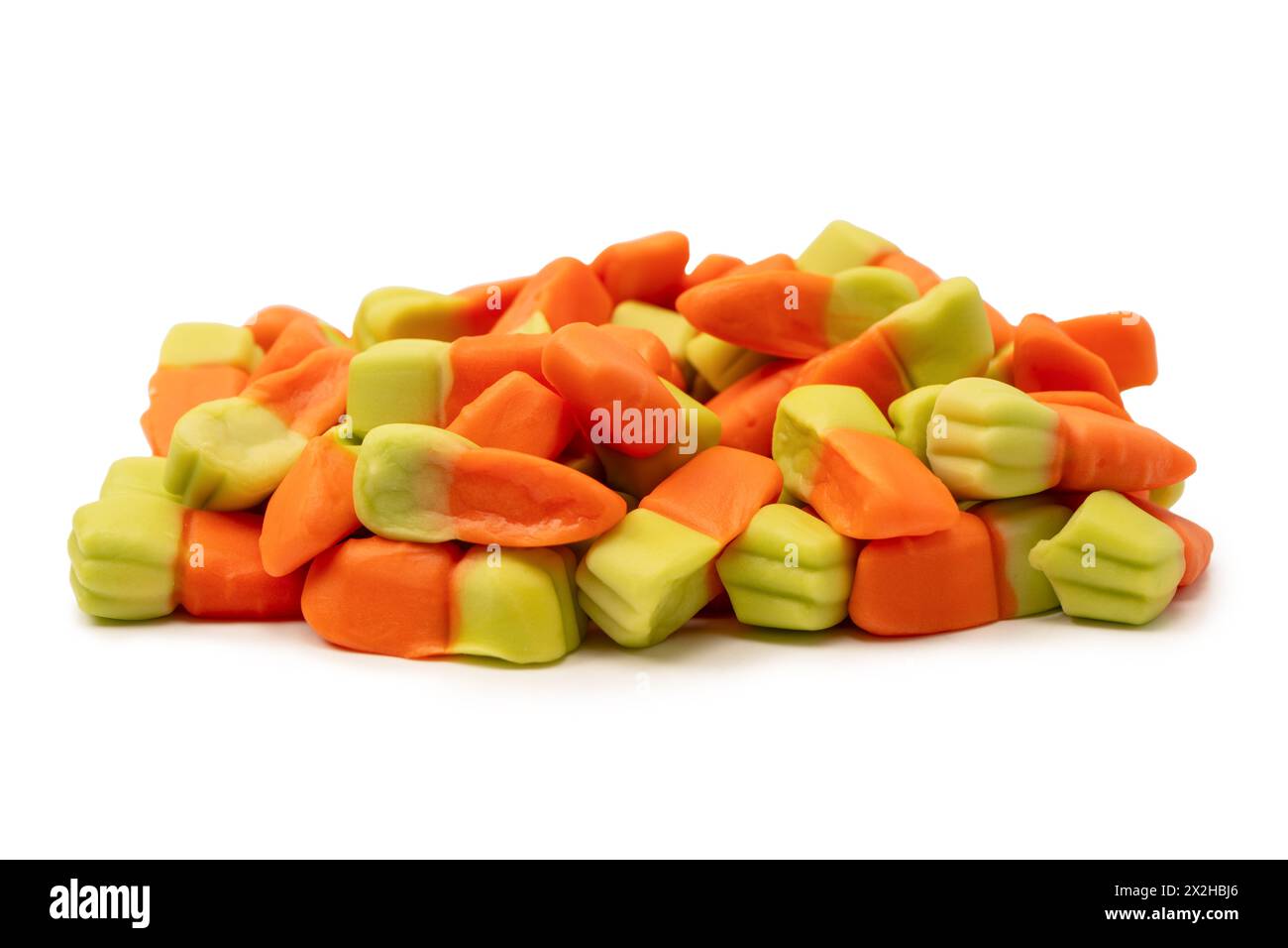 Bonbons gelés colorés juteux isolés sur blanc. Bonbons gélifiés. Carottes gelées. Banque D'Images