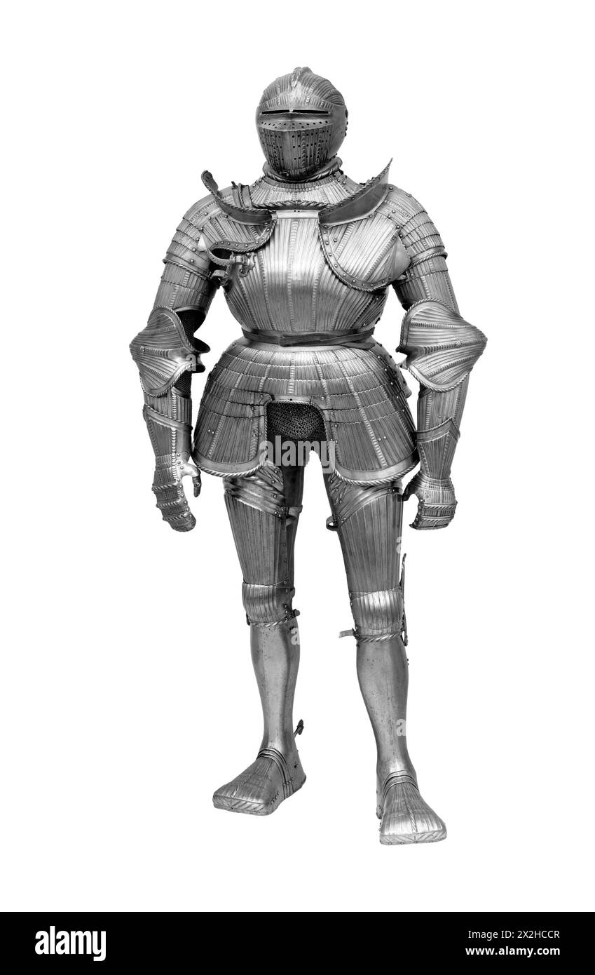 Costume médiéval de chevalier de corps entier d'armure isolé sur fond blanc. Armure métallique ancienne vue de face Banque D'Images