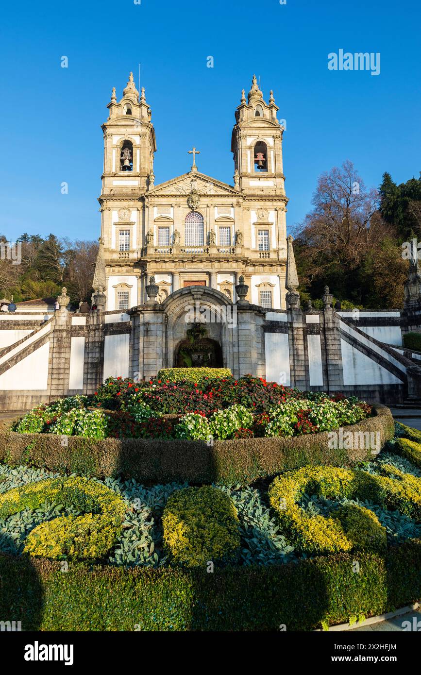 Façade du Sanctuaire de Bom Jesus do Monte et Largo do Pelicano, Braga, Portugal Banque D'Images