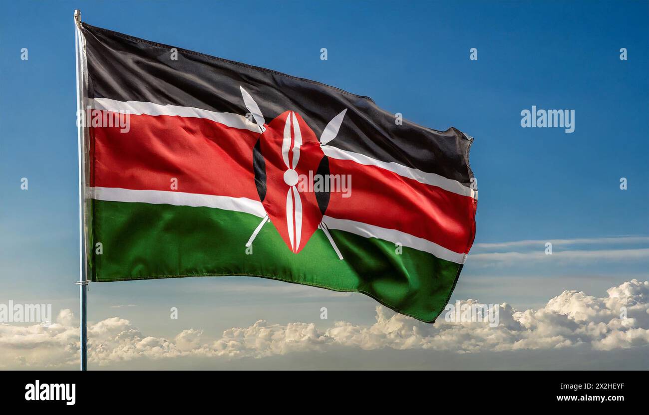 Die Fahne von Kenia flattert im Wind, isoliert gegen blauer Himmel Banque D'Images