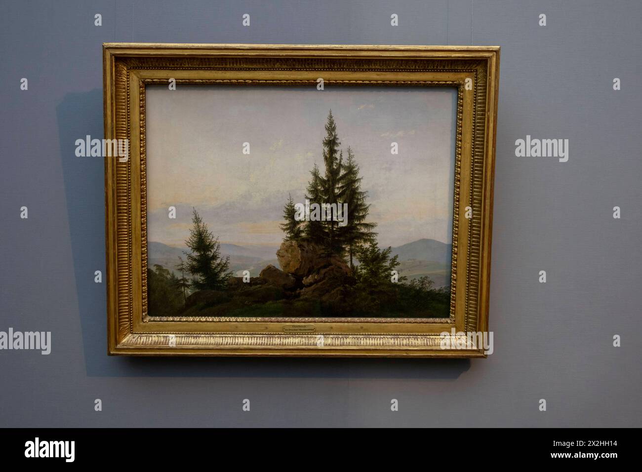 Oelgemaelde Ausblick ins Elbtal des Albertinum Dresden, Sonderausstellung unendliche Landschaften vom Maler der Romantik Caspar David Friedrich, in der Alten Nationalgalerie, Querformat, AM 19.04.2024 in Berlin Mitte, nur fuer redaktionelle Zwecke, usage éditorial exclusif Alte Nationalgalerie etc - Berlin *** vue de peinture à l'huile dans la vallée de l'Elbe de l'Albertinum Dresde, exposition spéciale paysages infinis du peintre romantique Caspar David Friedrich, dans l'Alte Nationalgalerie, format paysage, le 19 04 2024 à Berlin Mitte, uniquement pour usage éditorial, usage éditorial exclusif Alte Nationalgalerie Banque D'Images