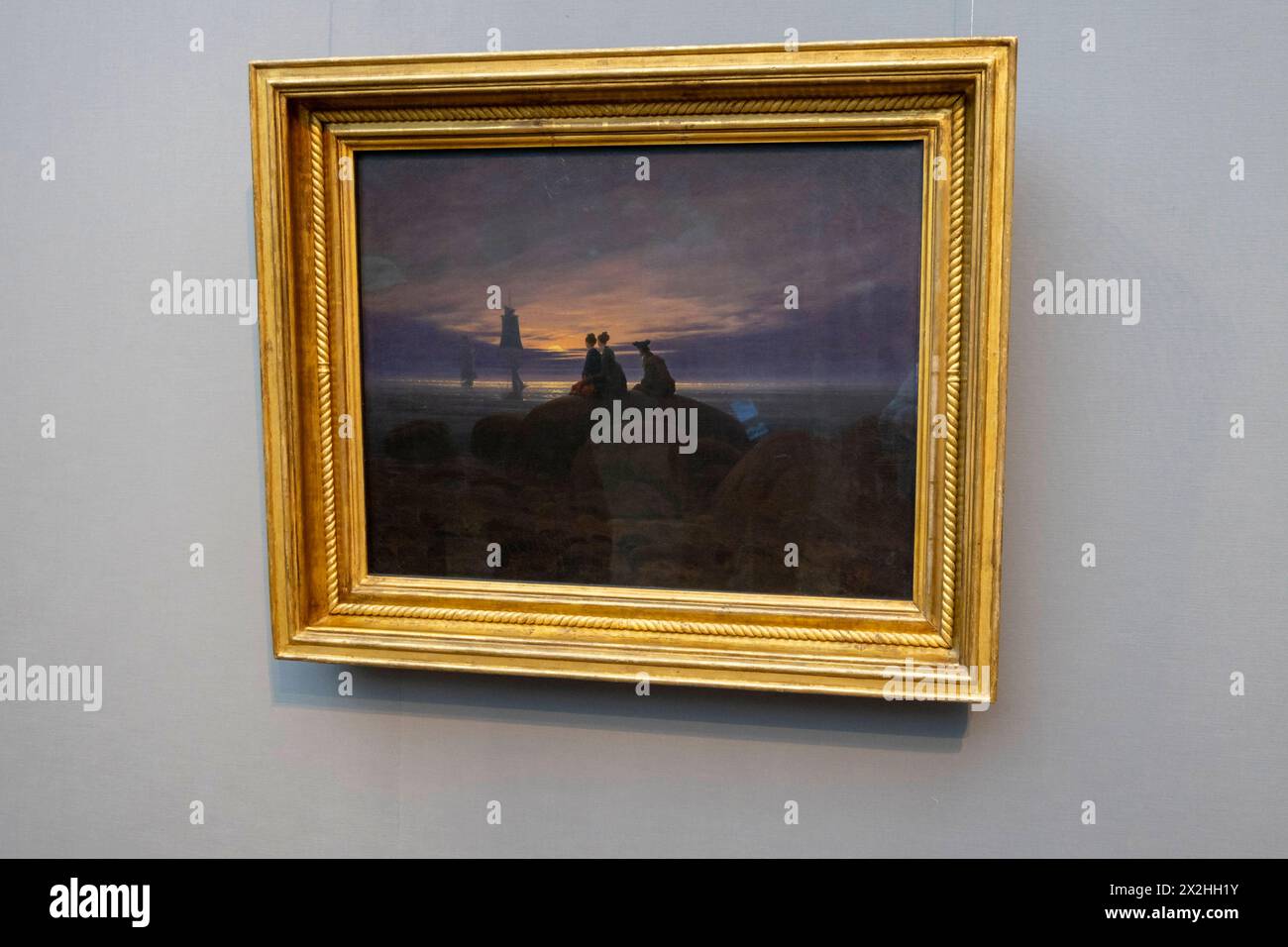 Oelgemaelde Mondaufgang am Meer, Sonderausstellung unendliche Landschaften vom Maler der Romantik Caspar David Friedrich, in der Alten Nationalgalerie, Querformat, AM 19.04.2024 in Berlin Mitte, nur fuer redaktionelle Zwecke, usage éditorial exclusif Alte Nationalgalerie etc - Berlin *** peinture à l'huile Moonrise by the Sea, exposition spéciale Infinite Landscapes du peintre romantique Caspar David Friedrich, dans l'Alte Nationalgalerie, format paysage, le 19 04 2024 à Berlin Mitte, pour usage éditorial exclusif, usage éditorial exclusif Alte Nationalgalerie etc Berlin Banque D'Images