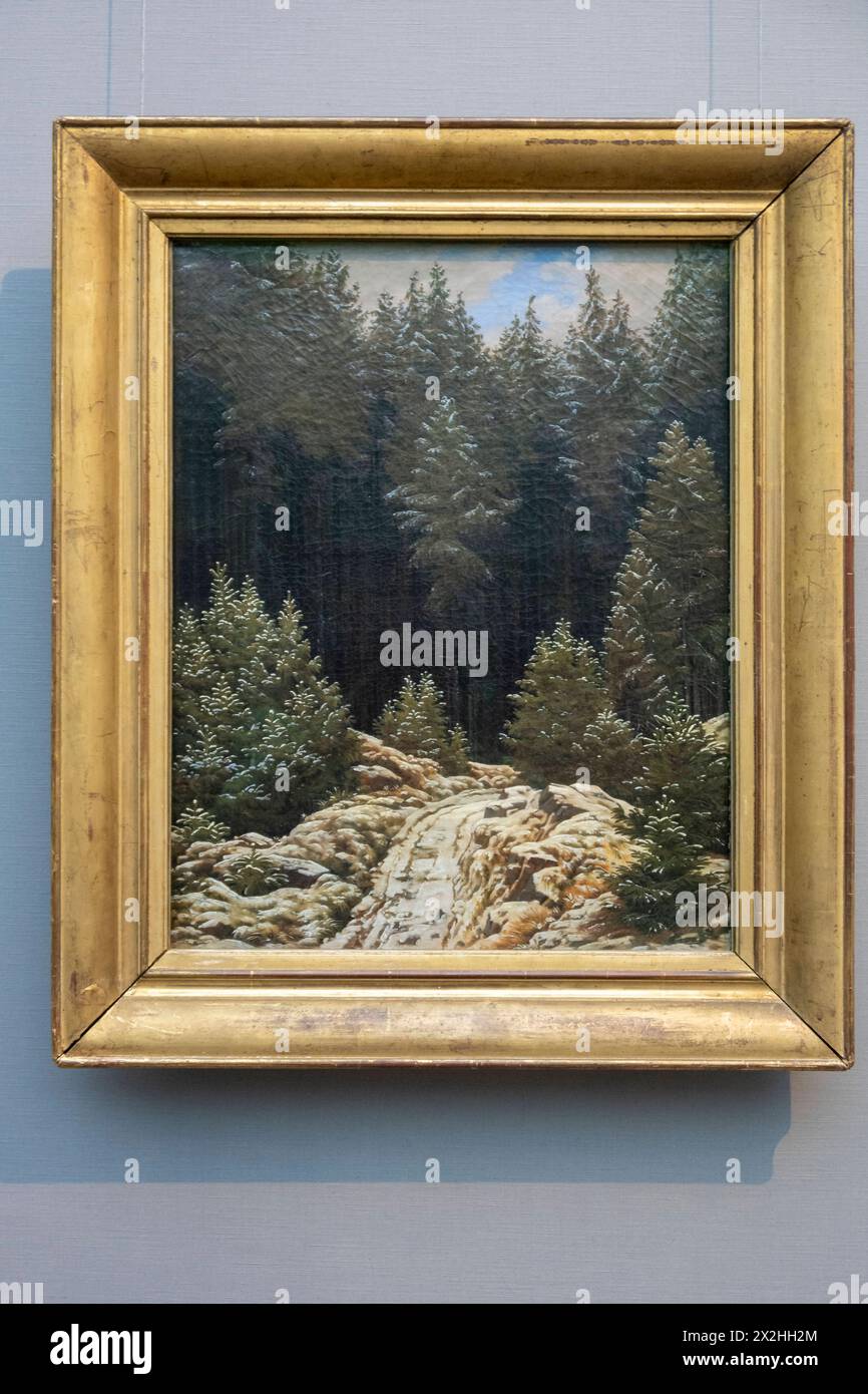Oelgemaelde Fruehschnee der Hamburger Kunsthalle, Sonderausstellung unendliche Landschaften vom Maler der Romantik Caspar David Friedrich in der Alten Nationalgalerie, Hochformat, AM 19.04.2024 in Berlin Mitte, nur fuer redaktionelle Zwecke, usage éditorial only Alte Nationalgalerie etc - Berlin *** Oelgemaelde Fruehschnee of the Hamburger Kunsthalle, exposition spéciale paysages infinis du peintre romantique Caspar David Friedrich dans l'Alte Nationalgalerie, format portrait, le 19 04 2024 à Berlin Mitte, uniquement pour usage éditorial, usage éditorial uniquement Alte Nationalgalerie etc Berlin Banque D'Images