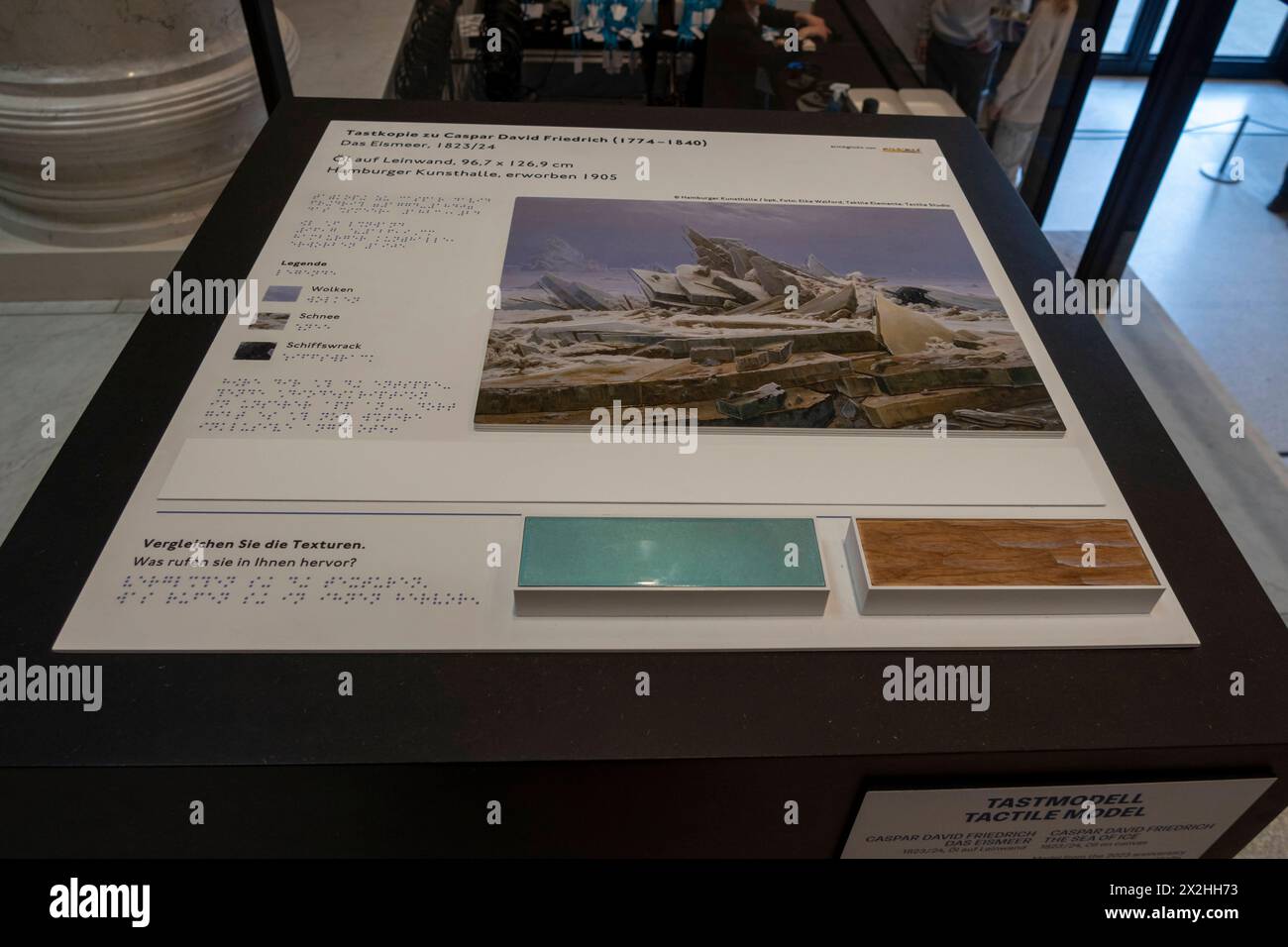 Tastmodell des Oelgemaeldes Das Eismeer für Sehbehinderte, Blinde, Sonderausstellung unendliche Landschaften vom Maler der Romantik Caspar David Friedrich, in der Alten Nationalgalerie, Querformat, AM 19.04.2024 in Berlin Mitte, nur fuer redaktionelle Zwecke, usage éditorial exclusif Alte Nationalgalerie etc - Berlin *** maquette tactile de la peinture à l'huile L'Océan Arctique pour les malvoyants, aveugles, exposition spéciale Infinite Landscapes du peintre romantique Caspar David Friedrich, dans l'Alte Nationalgalerie, format paysage, le 19 04 2024 à Berlin Mitte, à des fins éditoriales uniquement, Editeur Banque D'Images