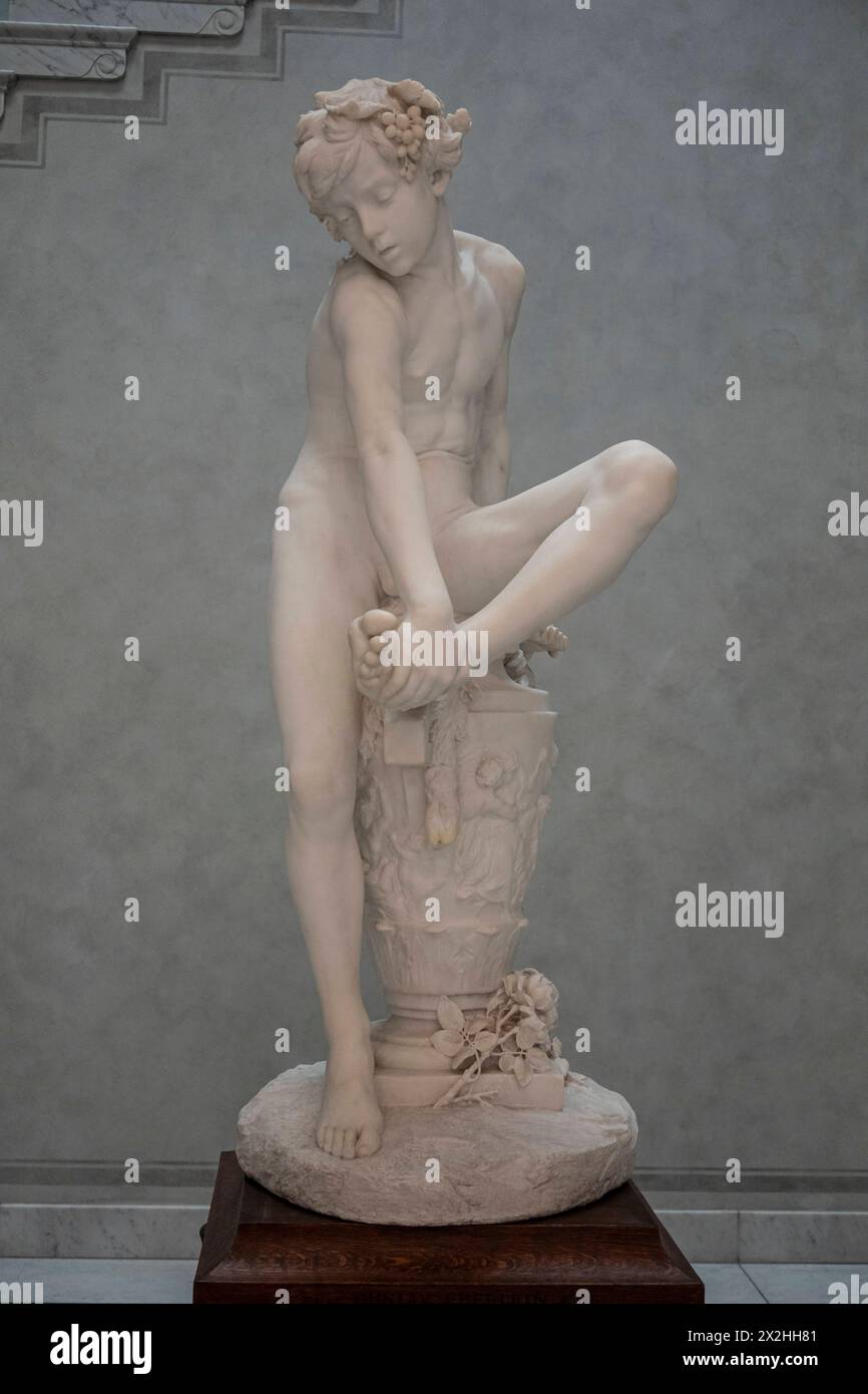 Marmor Skulptur Dornauszieher von Gustav Eberlein, im Rahmen der Sonderausstellung unendliche Landschaften vom Maler der Romantik Caspar David Friedrich, in der Alten Nationalgalerie, Hochformat, AM 19.04.2024 in Berlin Mitte, nur fuer redaktionelle Zwecke, usage éditorial Only Alte Nationaletc - Berlin *** sculpture en marbre Dornauszieher by Gustav Eberlein, dans le cadre de l'exposition spéciale paysages infinis du peintre romantique Caspar David Friedrich, dans l'Alte Nationalgalerie, format portrait, le 19 04 2024 à Berlin Mitte, pour usage éditorial exclusif, usage éditorial exclusif Alte Nationa Banque D'Images