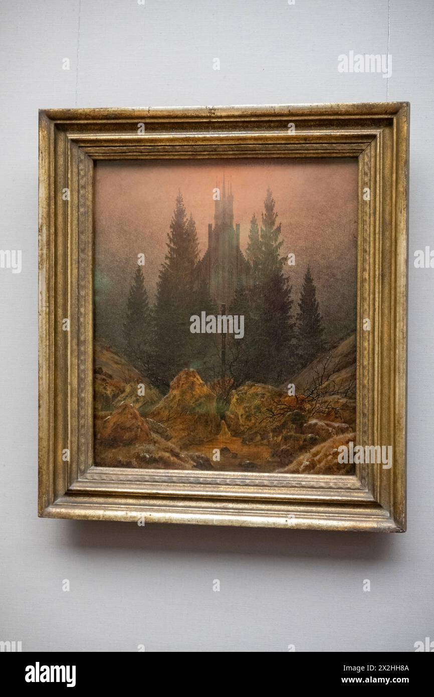 Oelgemaelde Kreuz im Gebirge des musées Kunstpalast Duesseldorf, Sonderausstellung unendliche Landschaften vom Maler der Romantik Caspar David Friedrich, in der Alten Nationalgalerie, Hochformat, AM 19.04.2024 in Berlin Mitte, nur fuer redaktionelle Zwecke, usage éditorial exclusif Alte Nationalgalerie etc - Berlin *** peinture à l'huile Croix dans les montagnes du Musée Kunstpalast Duesseldorf, exposition spéciale paysages infinis du peintre romantique Caspar David Friedrich, dans l'Alte Nationalgalerie, format portrait, le 19 04 2024 à Berlin Mitte, uniquement pour usage éditorial, usage éditorial exclusif Al Banque D'Images