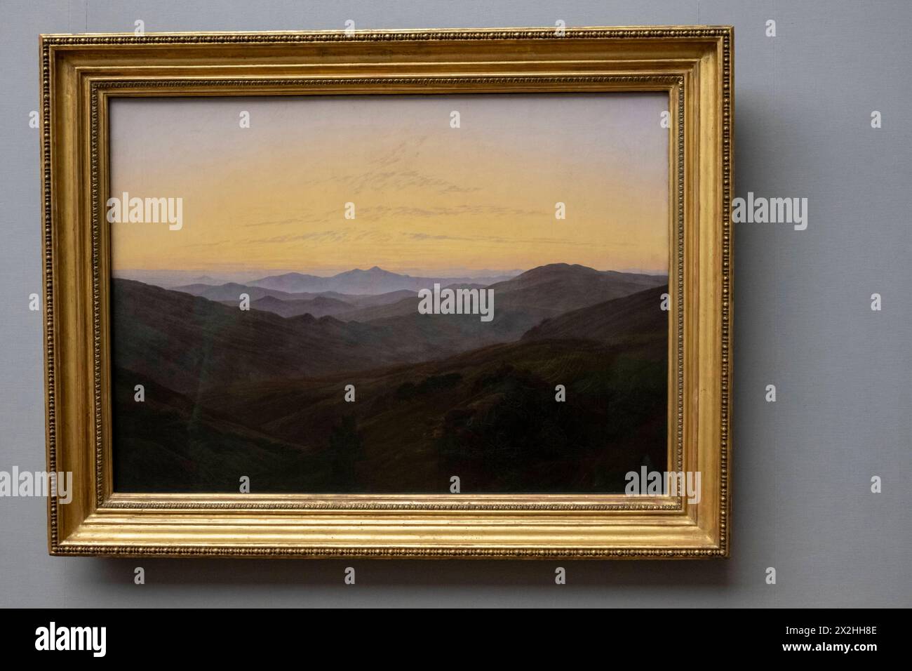Oelgemaelde Das Riesengebirge, Sonderausstellung unendliche Landschaften vom Maler der Romantik Caspar David Friedrich, in der Alten Nationalgalerie, Querformat, AM 19.04.2024 in Berlin Mitte, nur fuer redaktionelle Zwecke, usage éditorial exclusif Alte Nationalgalerie etc - Berlin *** Oelgemaelde Das Riesengebirge, exposition spéciale paysages infinis par le peintre romantique David Friedrich dans l'Alte Nationalgalerie, format paysage, le 19 04 2024 à Berlin Mitte, uniquement pour usage éditorial, usage éditorial uniquement Alte Nationalgalerie etc Berlin Banque D'Images