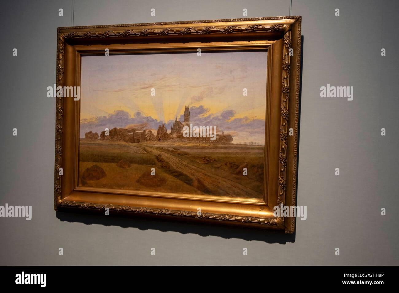 Oelgemaelde Das brennende Neubrandenburg der Hamburger Kunsthalle, Sonderausstellung unendliche Landschaften vom Maler der Romantik Caspar David Friedrich, in der Alten Nationalgalerie, Querformat, AM 19.04.2024 in Berlin Mitte, nur fuer redaktionelle Zwecke, usage éditorial exclusif Alte Nationalgalerie etc - Berlin *** peinture à l'huile Das brennende Neuenburg of the Hamburger Kunsthalle, exposition spéciale Infinite Landscapes du peintre romantique Caspar David Friedrich, dans l'Alte Nationalgalerie, format paysage, le 19 04 2024 à Berlin Mitte, pour usage éditorial exclusif, usage éditorial exclusif Alte Banque D'Images