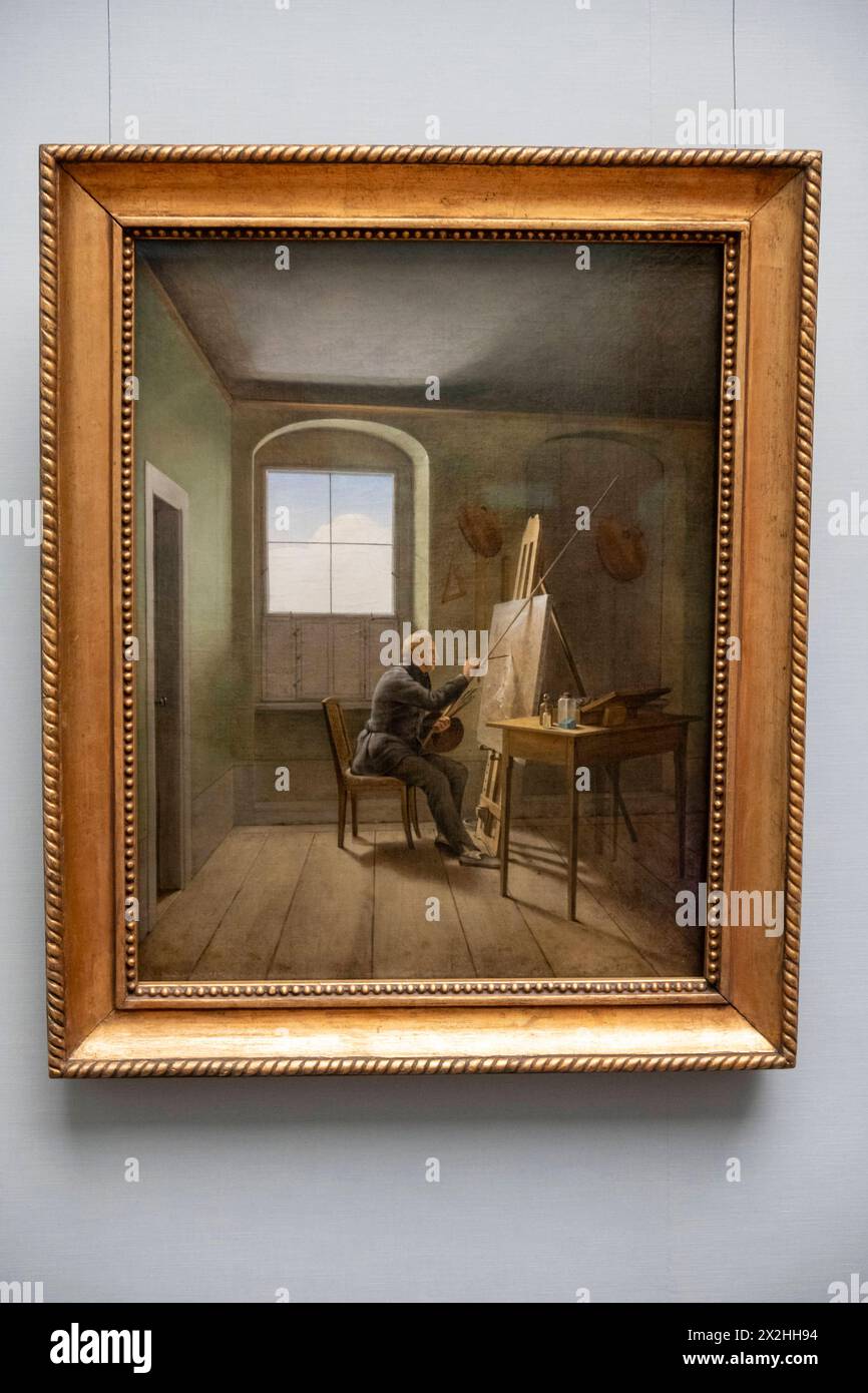 Oelgemaelde Caspar David Friedrich in seinem Atelier von Georg Friedrich Kersting der Hamburger Kunsthalle, Sonderausstellung unendliche Landschaften vom Maler der Romantik Caspar David Friedrich, in der Alten Nationalgalerie, Hochformat, AM 19.04.2024 in Berlin Mitte, nur fuer redaktionelle Zwecke, usage éditorial exclusif Alte Nationalgalerie etc - Berlin *** peinture à l'huile Caspar David Friedrich dans son atelier par Georg Friedrich Kersting de la Hamburger Kunsthalle, exposition spéciale paysages infinis par le peintre romantique Caspar David Friedrich, dans l'Alte Nationalgalerie, format portrait, on Banque D'Images