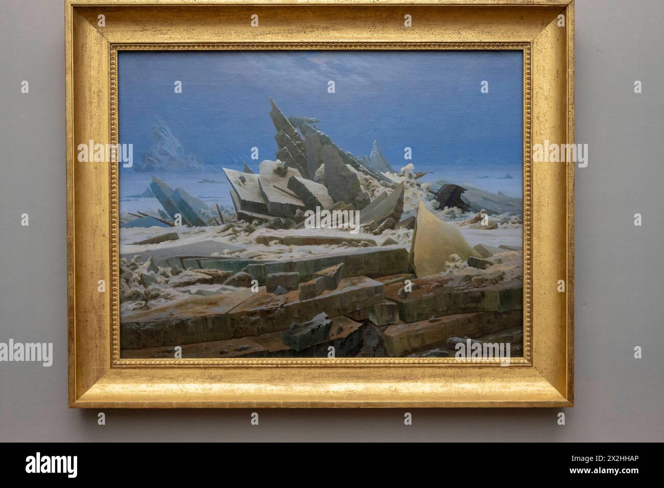 Oelgemaelde Das Eismeer der Hamburger Kunsthalle, Sonderausstellung unendliche Landschaften vom Maler der Romantik Caspar David Friedrich, in der Alten Nationalgalerie, Querformat, AM 19.04.2024 in Berlin Mitte, nur fuer redaktionelle Zwecke, usage éditorial Only Alte Nationalgalerie etc - Berlin *** peinture à l'huile la mer de glace de la Hamburger Kunsthalle, exposition spéciale Infinite Landscapes du peintre romantique Caspar David Friedrich, dans l'Alte Nationalgalerie, format paysage, le 19 04 2024 à Berlin Mitte, uniquement pour usage éditorial, usage éditorial uniquement Alte Nationalgalerie etc Berlin Banque D'Images