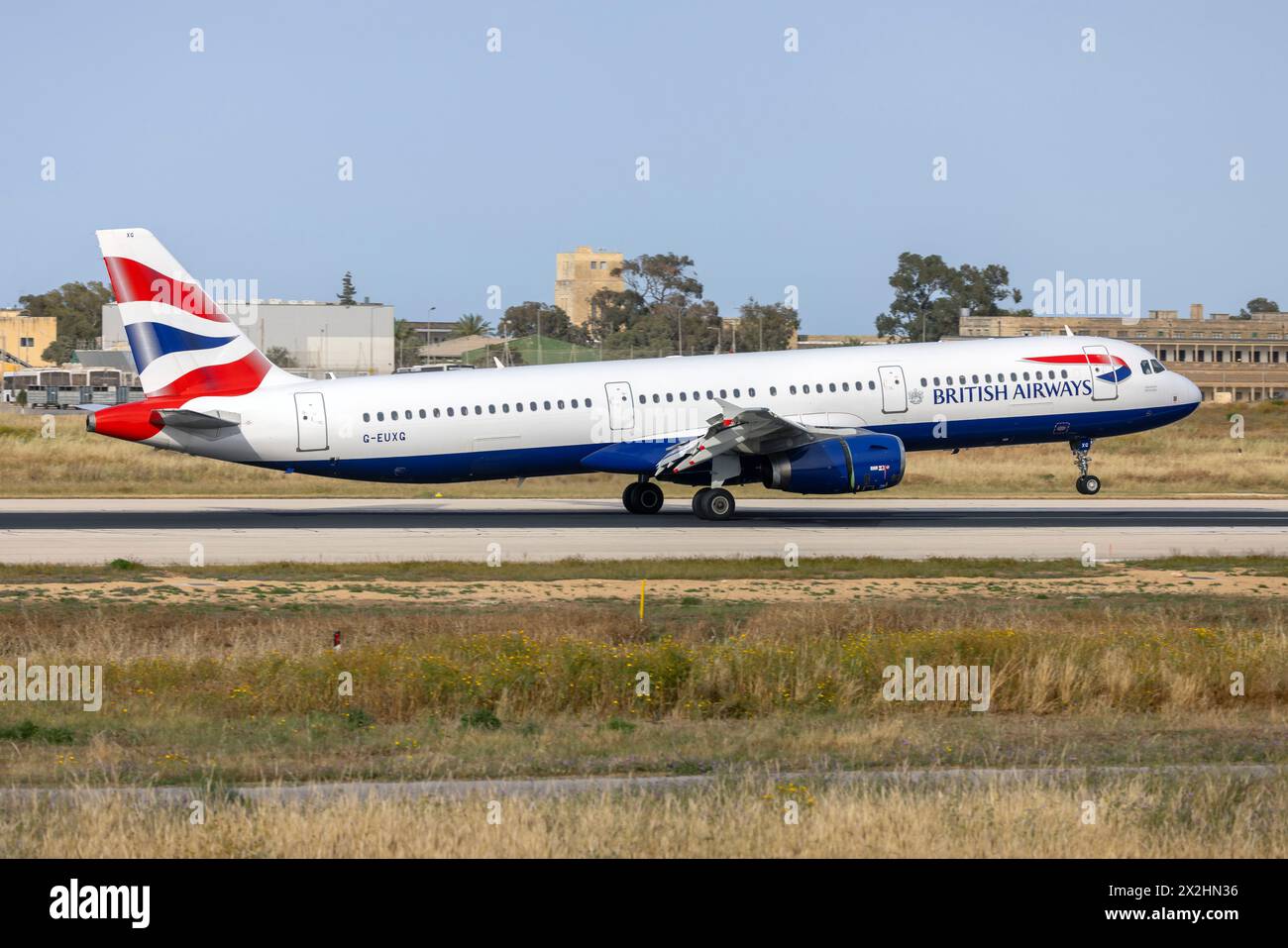 Airbus A321-231 (REG : G-EUXG) de British Airways exploitant le vol BA2614 au départ de Londres Gatwick. Banque D'Images