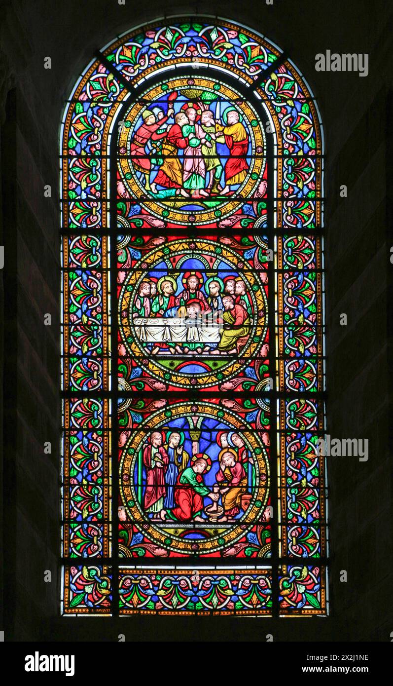 Vitrail roman de la nef, Cathédrale Saint-Julien du Mans romane-gothique, le Mans, Sarthe, pays de la Loire, FR Banque D'Images