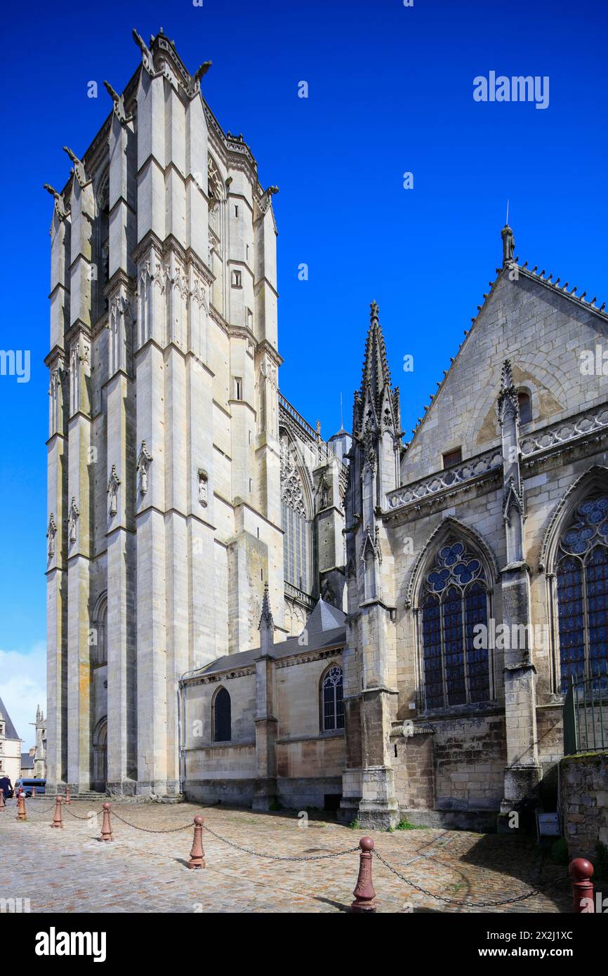 Tour de l'église du Cavalier, Cathédrale Saint-Julien du Mans romane-gothique, le Mans, Sarthe, pays de la Loire, France Banque D'Images