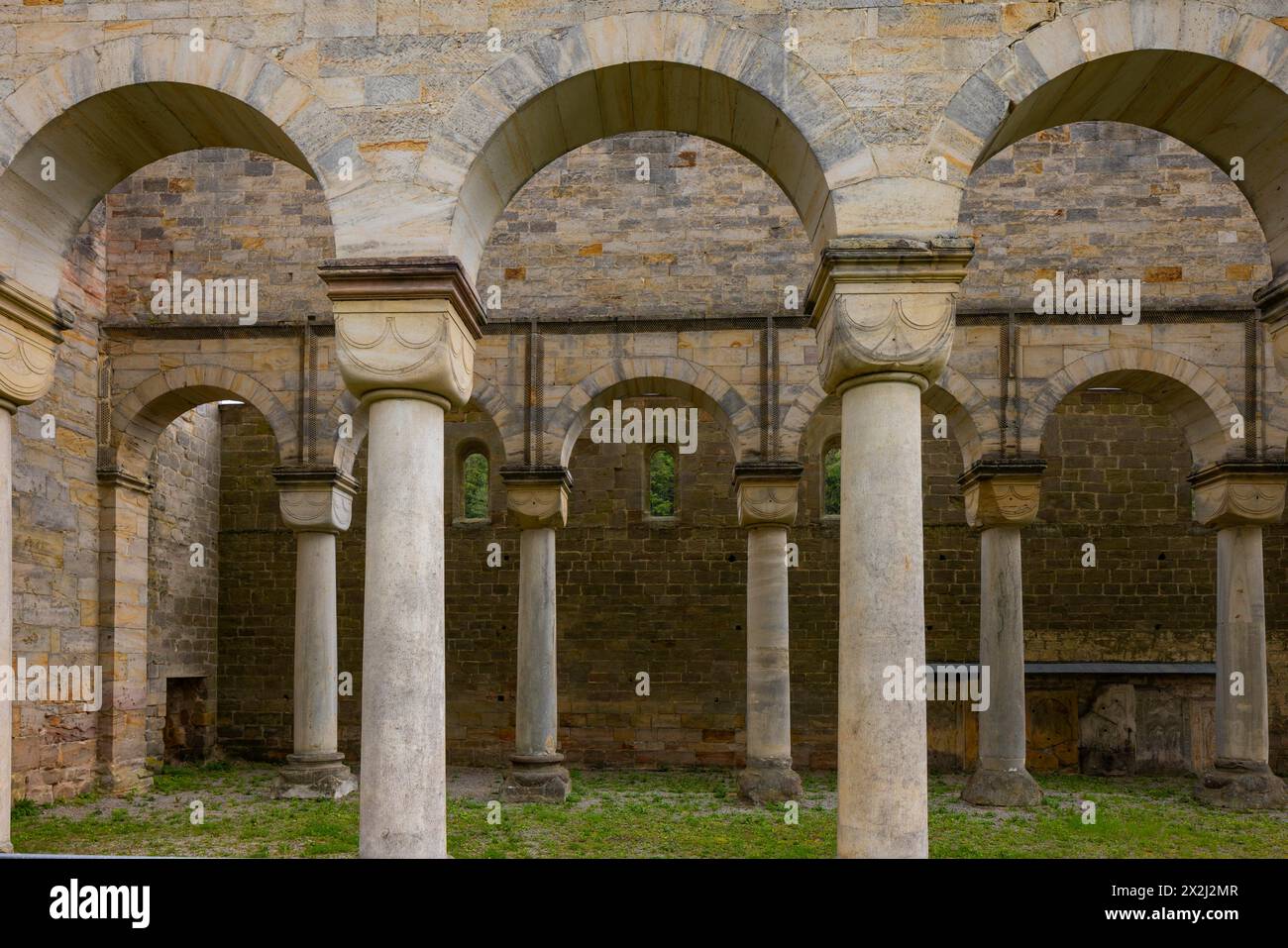 Le monastère Paulinzella est une ancienne abbaye bénédictine, fondée comme un monastère double à Paulinzella dans la vallée de Rottenbach en Thuringe. Les ruines de Banque D'Images