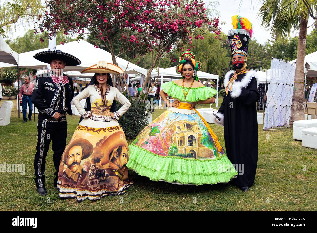 Robes mexicaines traditionnelles Banque de photographies et d images a haute resolution Alamy