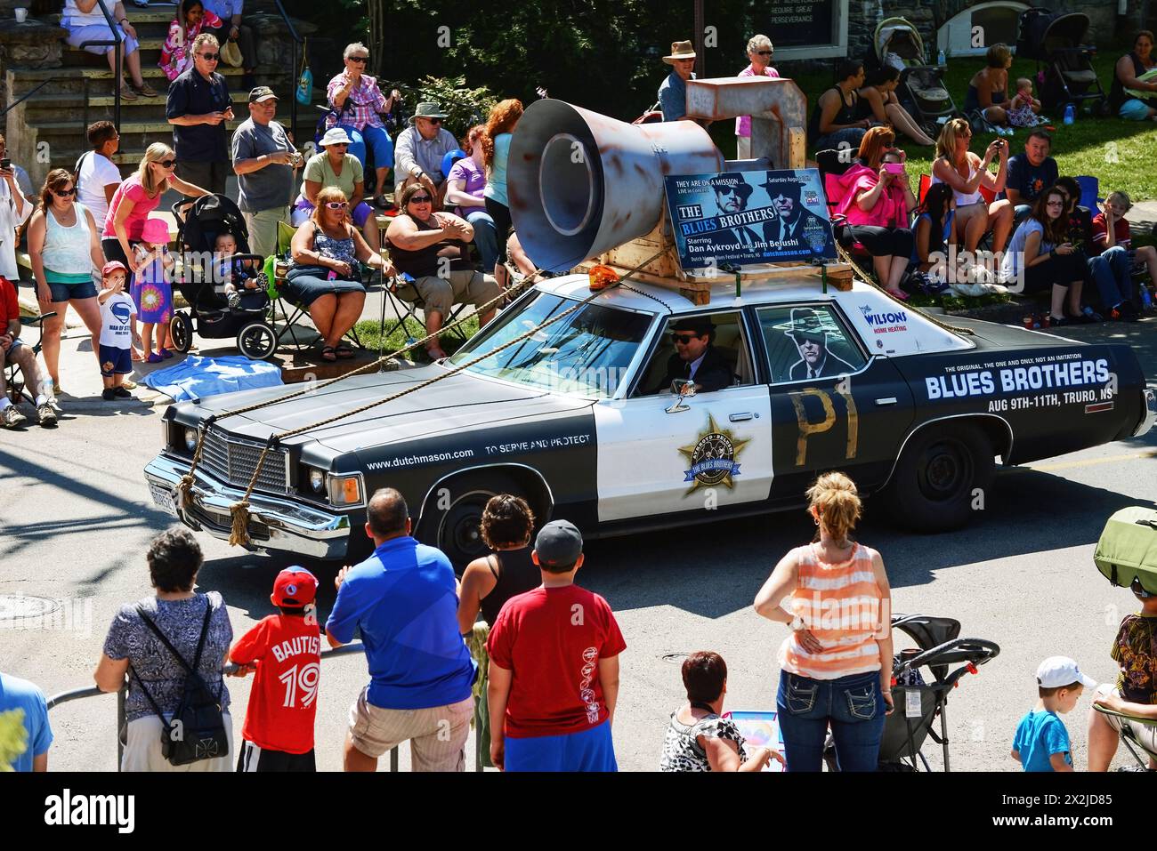 Dartmouth, Canada - 5 août 2013 : la voiture emblématique des Blues Brothers fait partie du défilé annuel Natal Day dans la municipalité régionale de Halifax. Ils Ar Banque D'Images