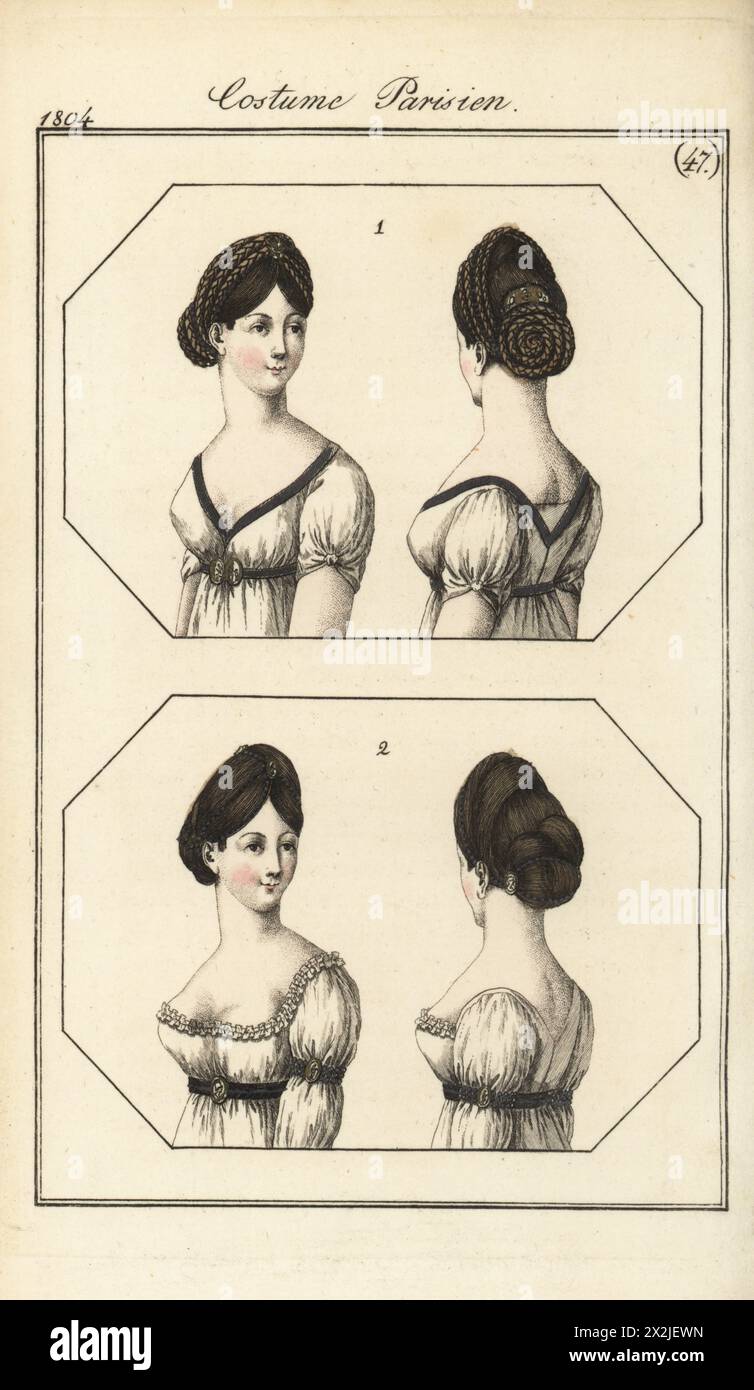 Femme française en coiffure avec des tresses, des cordes de perles, flèche d'or et peigne 1, et coiffure attachée avec des perles et des camées 2. Gravure sur cuivre colorée à la main tirée du Journal des Dames et des modes de Pierre de la Messengere, Francfort sur le Mein (Francfort) 1804. D’après des illustrations de Carle Vernet, Jean-François Bosio, Dominique Bosio et Philibert Louis Debucourt. Banque D'Images