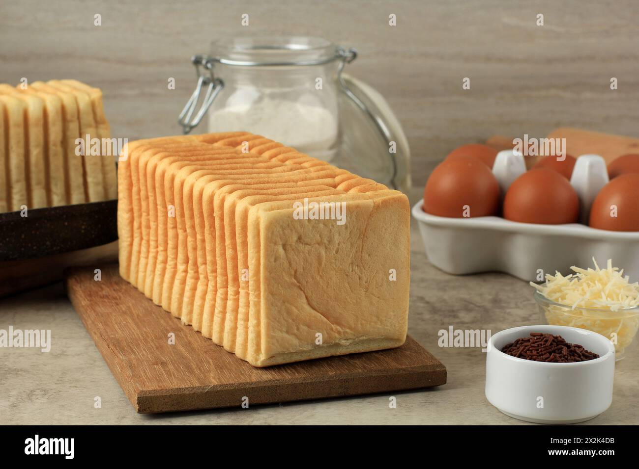 Roti Bakar Bandung ou pain toast Bandung, populaire Street Food de Bandung, Java occidental utilisant un pain unique avec texture ondulée de surface. Banque D'Images