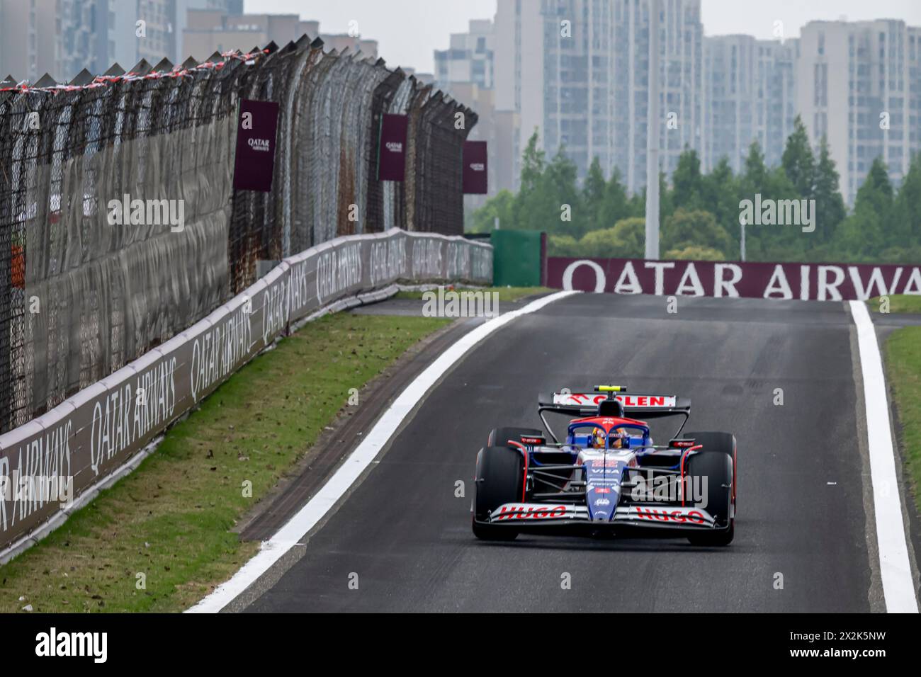 Shanghai, Chine, 21 avril, Yuki Tsunoda, du Japon, concourt pour l'écurie Visa Cash App RB F1 Team. Jour de la course, manche 05 du championnat de formule 1 2024. Crédit : Michael Potts/Alamy Live News Banque D'Images