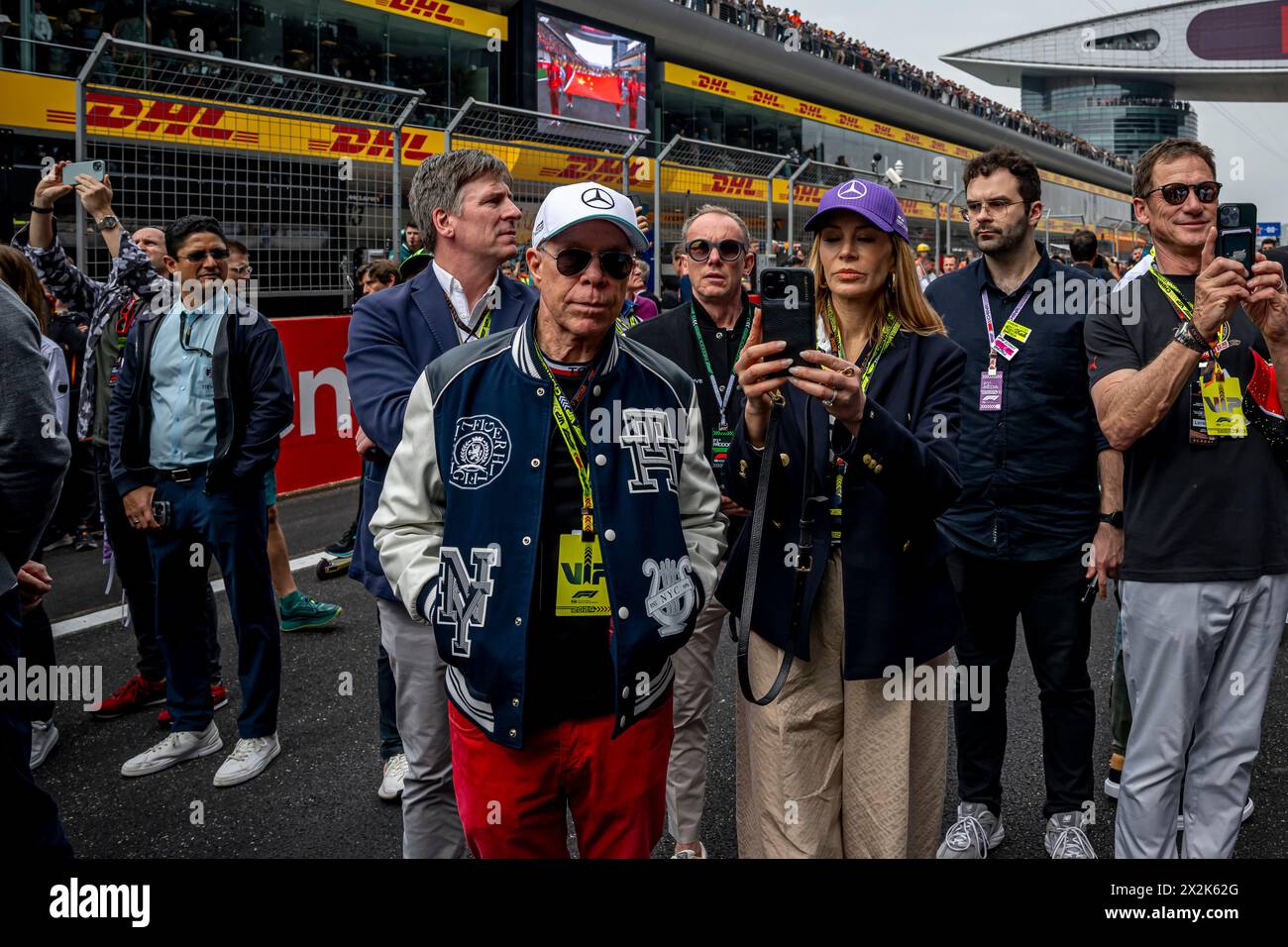 Shanghai, Chine, 21 avril 2024, Tommy Hilfiger, créateur de mode présent lors de la journée de course, manche 05 du championnat de formule 1 2024. Crédit : Michael Potts/Alamy Live News Banque D'Images
