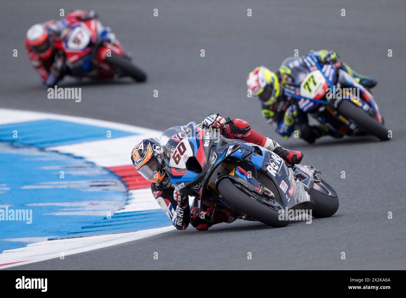 19-04-2024 - Assen - ce week-end, le circuit TT d'Assen est consacré au Championnat du monde Superbike (Championnat du monde FIM Superbike). Michael van der Mark est le seul participant néerlandais régulier à ce prestigieux championnat du monde de moto sur route. Le Rotterdam est sous contrat avec l'équipe de l'usine BMW. Sur la photo Michael van der Mark (numéro 60)PHOTO : ANP / HH Marc Jans pays-bas Out - belgique Out Banque D'Images