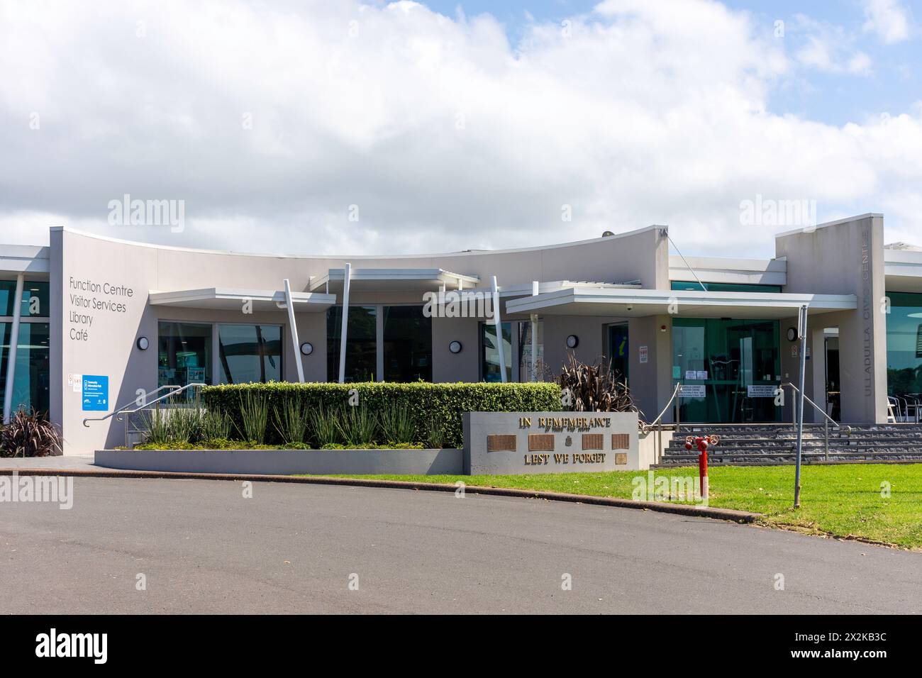 Ulladulla Visitor services & Library, Princes Highway, Ulladulla, Nouvelle-Galles du Sud, Australie Banque D'Images Ulladulla Visitor services & Library, Princes Highway, Ulladulla, Nouvelle-Galles du Sud, Australie Banque D'Images