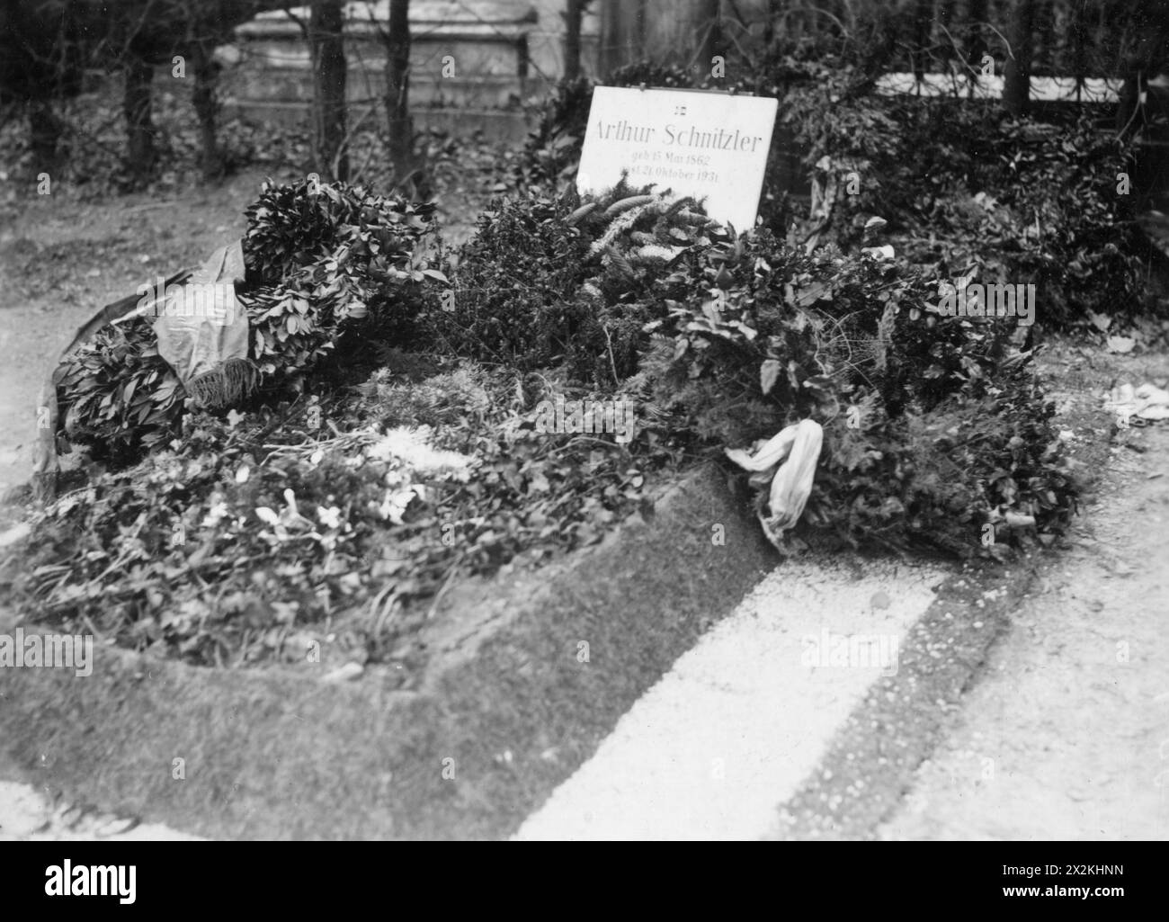 Schnitzler, Arthur, 15.5.1862 - 21.10.1931, écrivain autrichien, étant grave, cimetière central de Vienne, AUTORISATION-DROITS-SUPPLÉMENTAIRES-INFO-NON-DISPONIBLE Banque D'Images