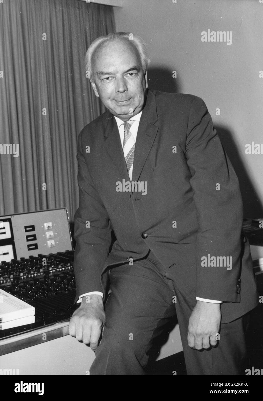 Slavik, Gerhard, président de la German Phono Academy, aux studios d'enregistrement de Hambourg, années 1960, ADDITIONAL-RIGHTS-LEARANCE-INFO-NOT-AVAILABLE Banque D'Images