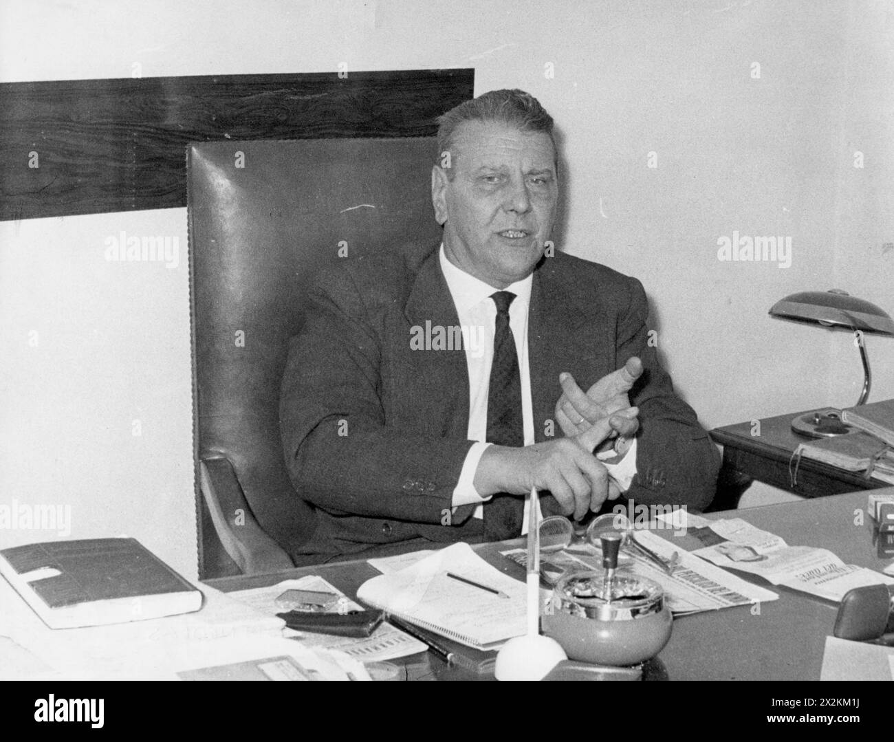 Skorzeny, Otto, 12.6.1908 - 6,7.1975, officier SS autrichien et marchand d'armes, dans son bureau, Madrid, vers 1963, USAGE ÉDITORIAL EXCLUSIF Banque D'Images