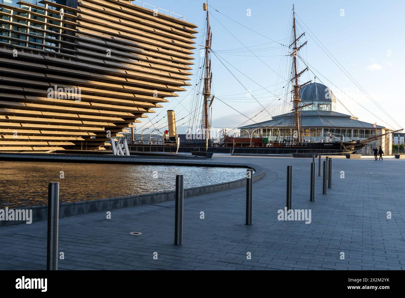 Dundee, Écosse, Royaume-Uni. Le navire RRS Discovery, Discovery point et le V et Un musée du design sur Riverside Esplanade dans la ville. Banque D'Images